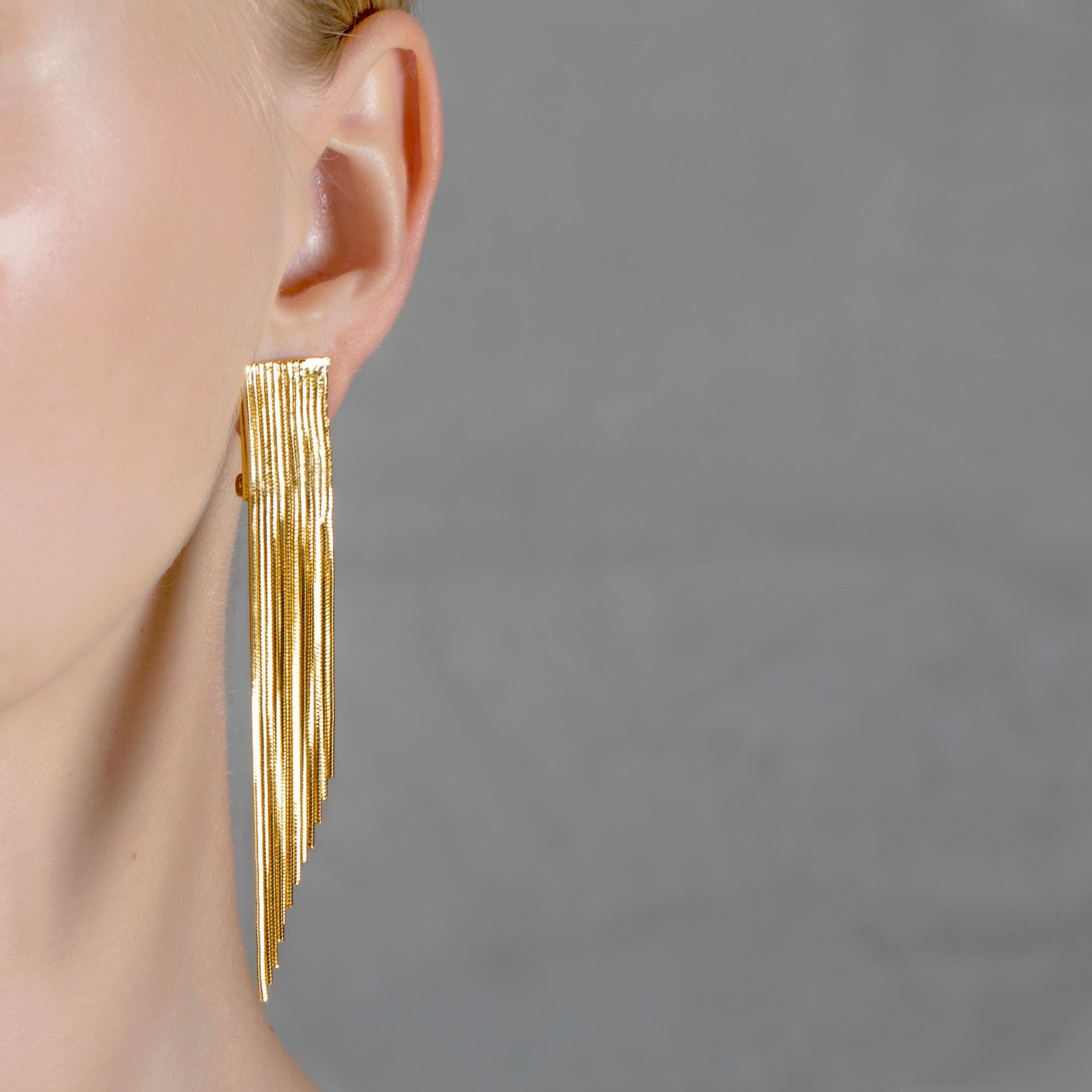 Fringed Clip Earrings in Two Tones of 18 Carat gold and Black Plating In New Condition For Sale In Rome, IT