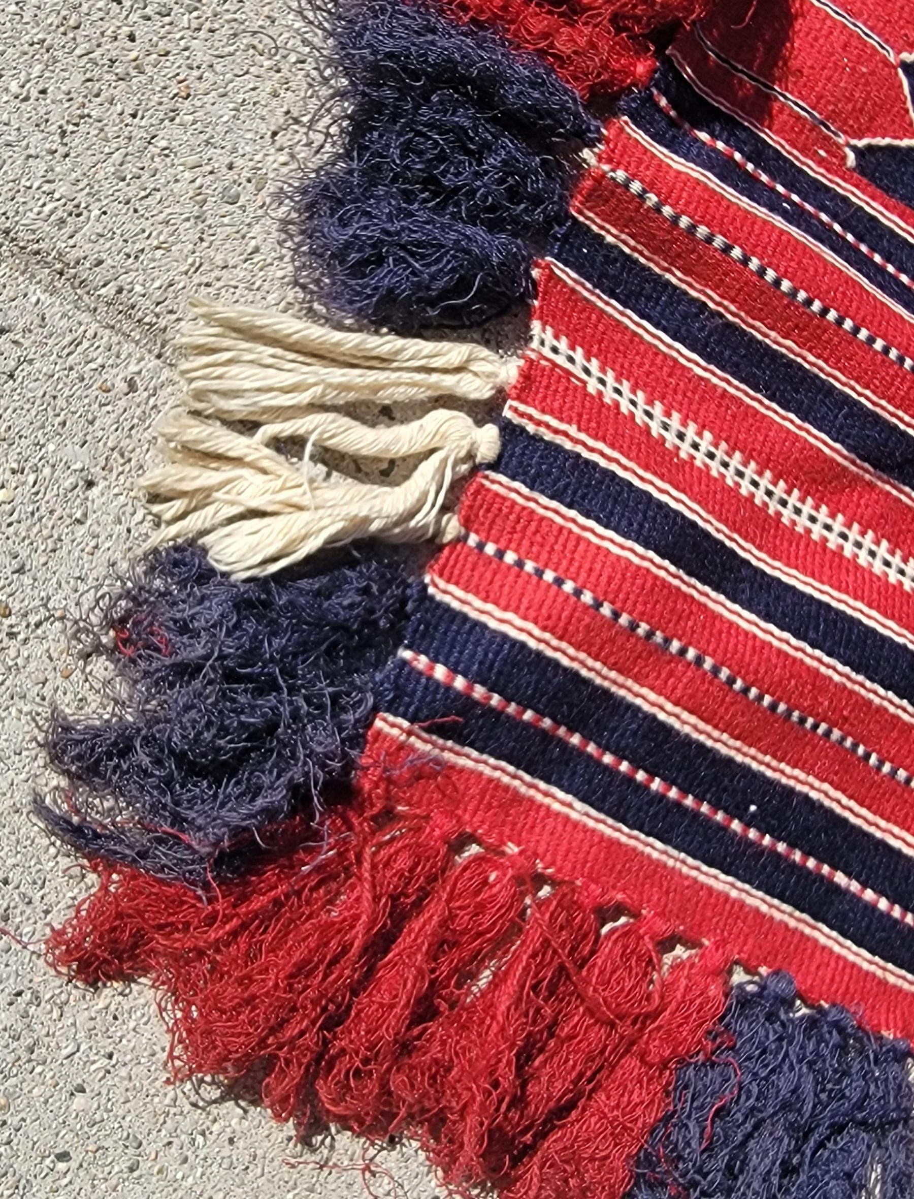 Tessuto a mano Fringed Navajo Weaving Rug in vendita