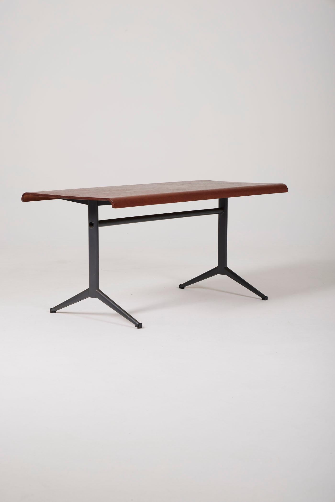 20th Century Friso Kramer coffee table For Sale