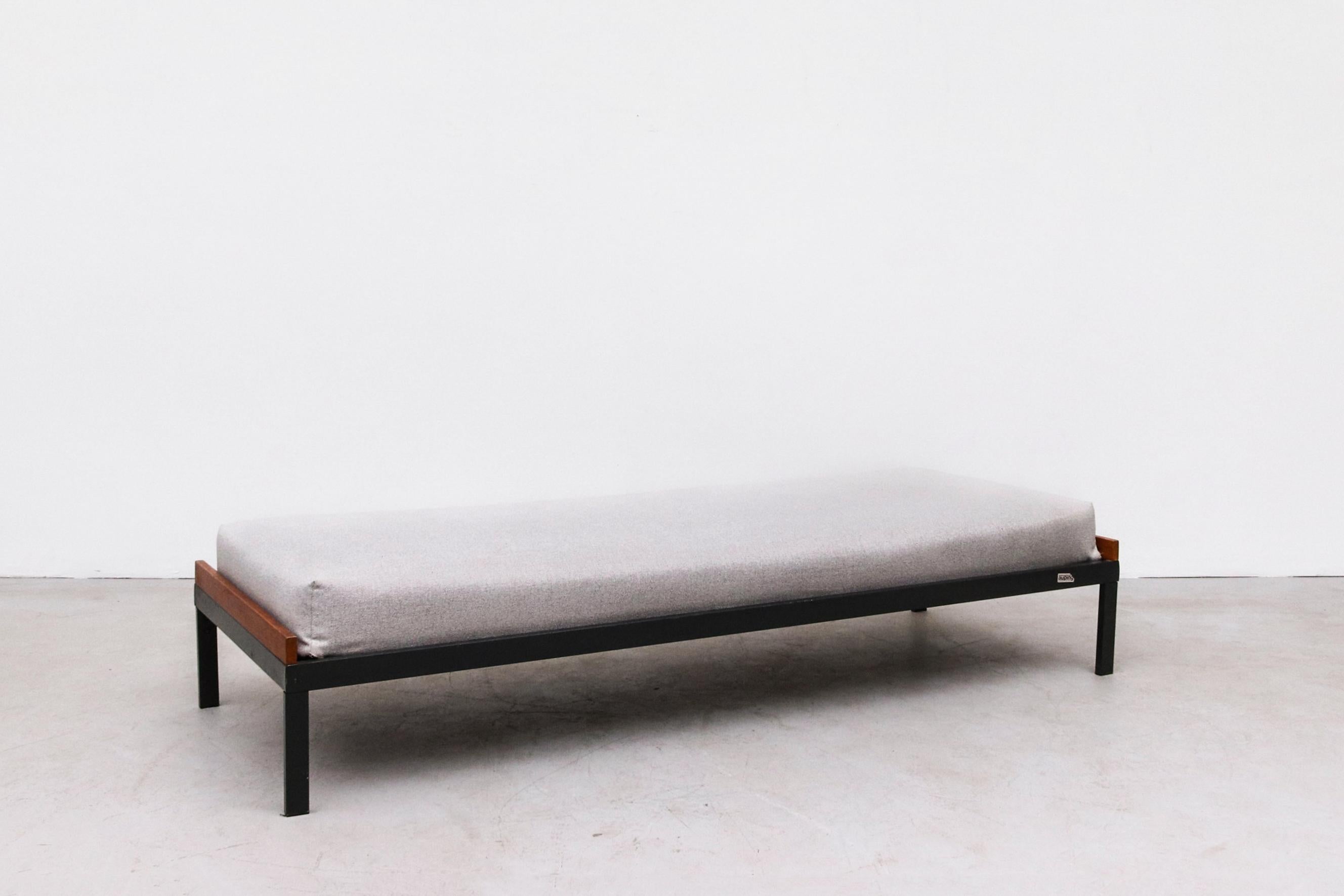 Friso Kramer 'Couchette' Wood & Black Daybed for Auping, 1965 w/ New Cushions In Good Condition For Sale In Los Angeles, CA