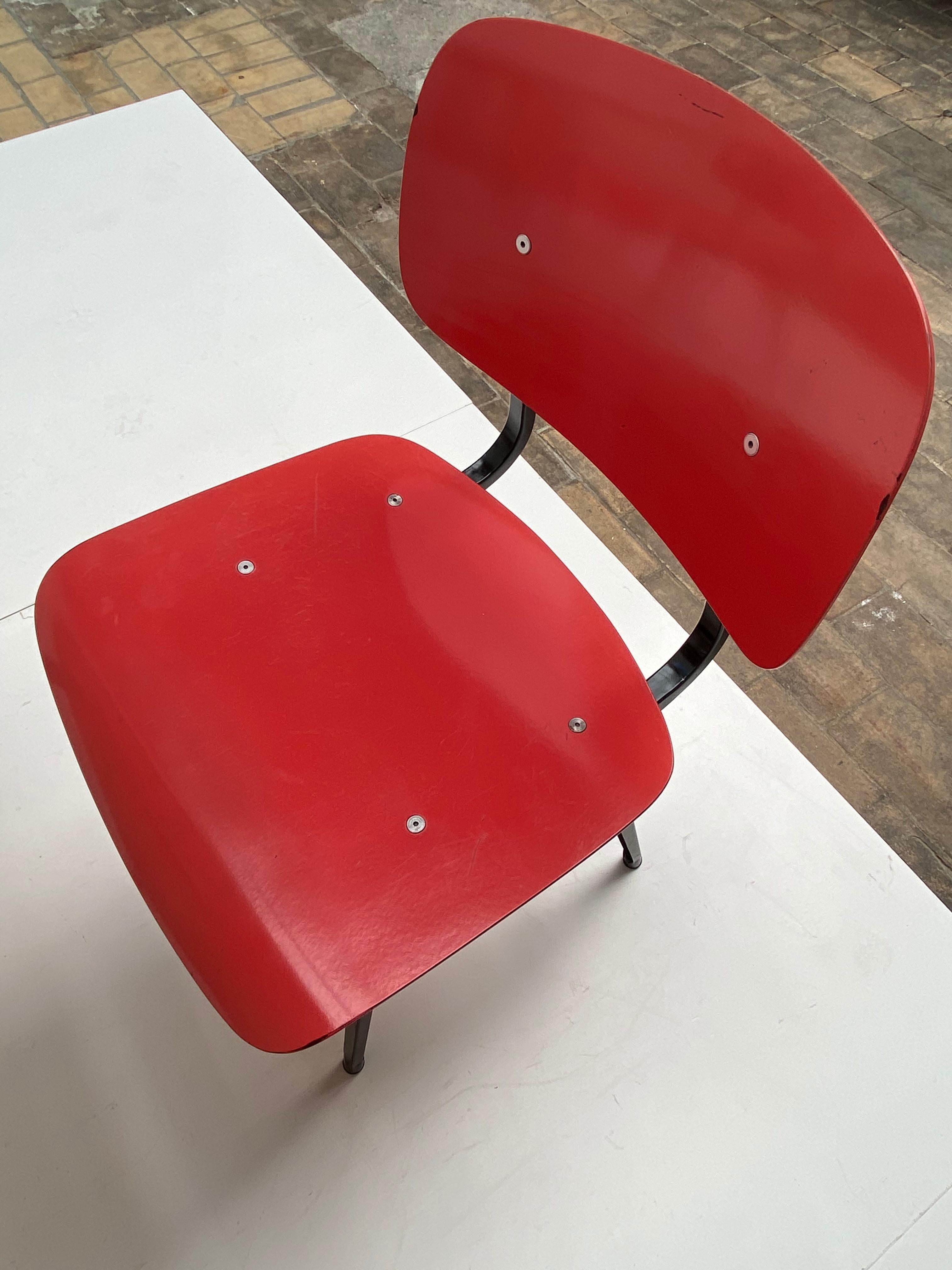 Friso Kramer Early Edition Revolt Chairs + Rare Matching Round Reform Table 1953 12
