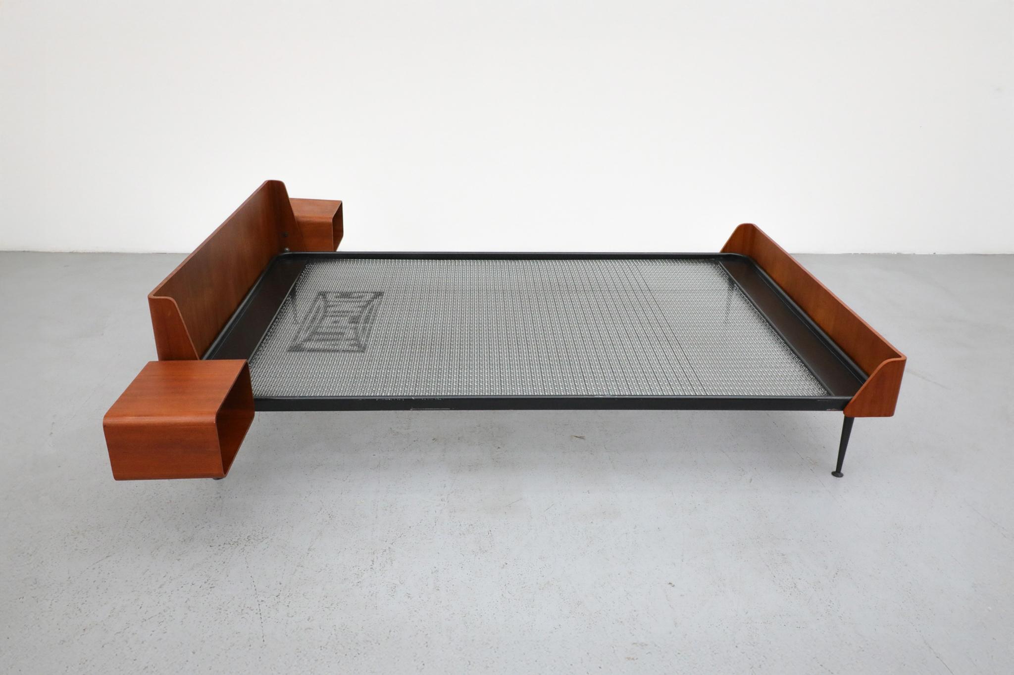 Cama con mesillas de noche 'Serie Euroika' de Friso Kramer para Auping, años 50 en venta 8