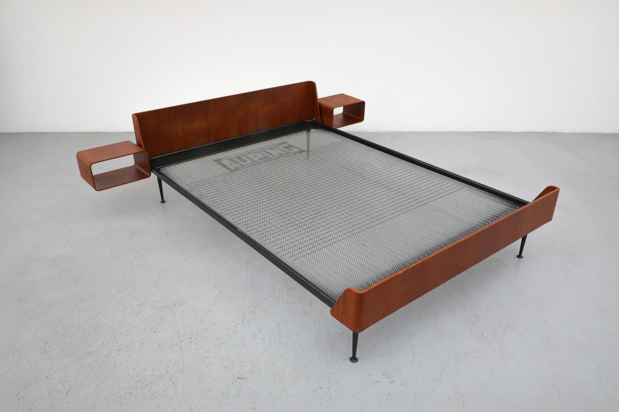 Cama con mesillas de noche 'Serie Euroika' de Friso Kramer para Auping, años 50 en venta 12