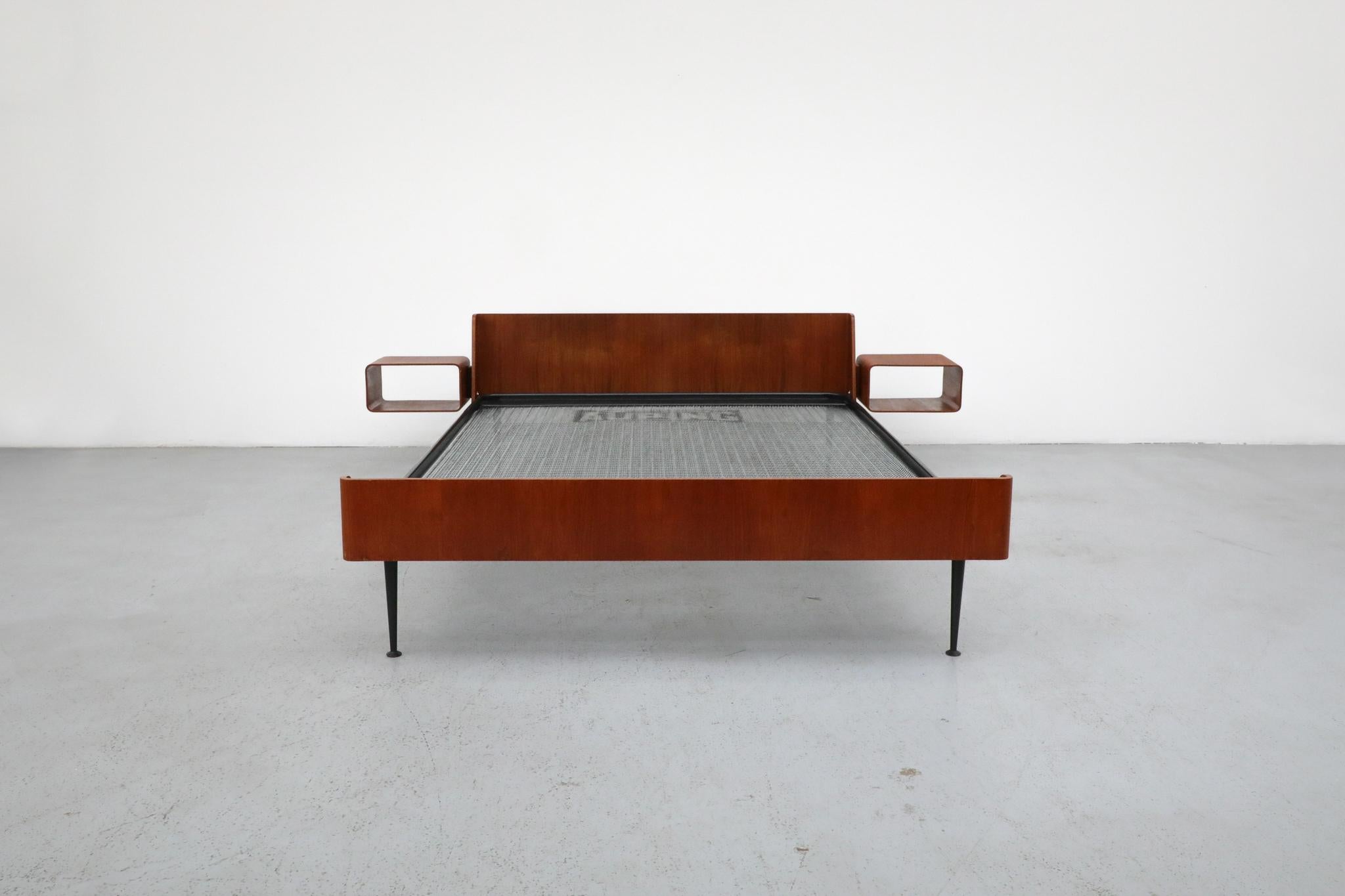 Cama con mesillas de noche 'Serie Euroika' de Friso Kramer para Auping, años 50 Moderno de mediados de siglo en venta