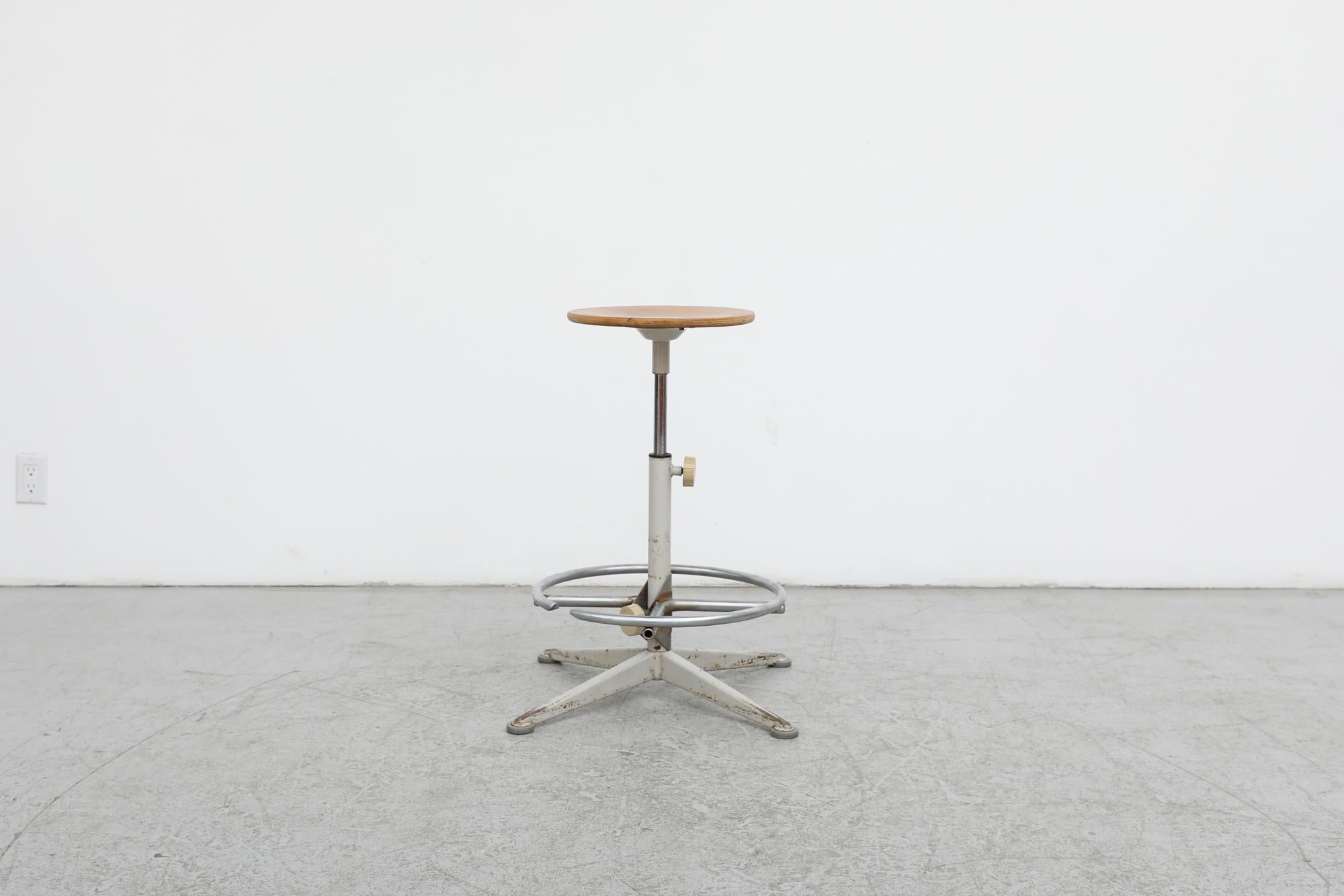 Friso Kramer Height Adjustable Drafting Stool with Footrest In Good Condition For Sale In Los Angeles, CA