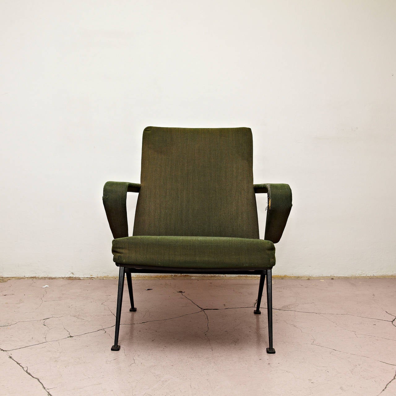 Friso Kramer Mid-Century Modern Green Upholstered Repose Fauteuil, 1969 In Fair Condition In Barcelona, Barcelona