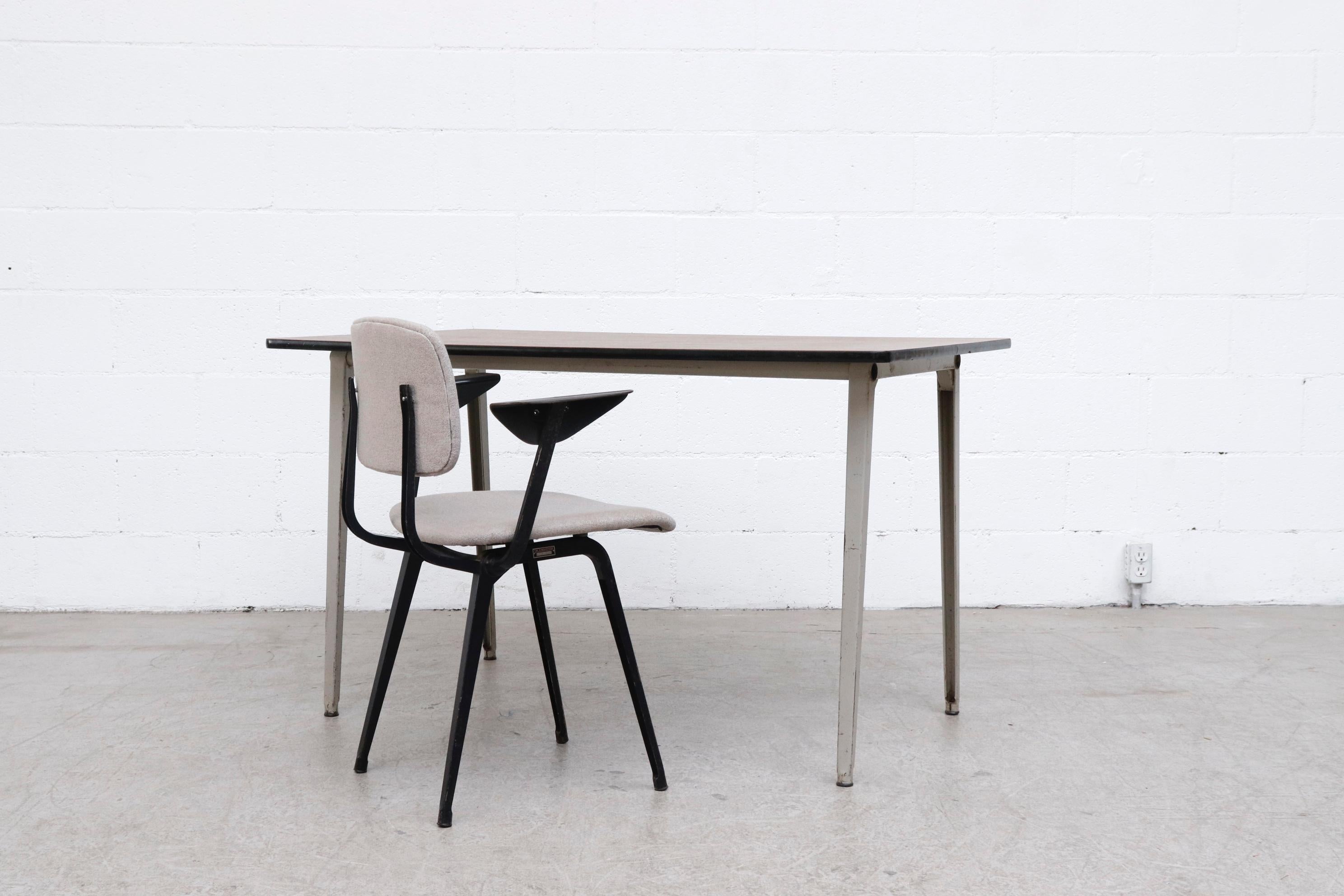 Métal Table de salle à manger ou de travail « REFORM » de Friso Kramer avec plateau en placage de teck en vente