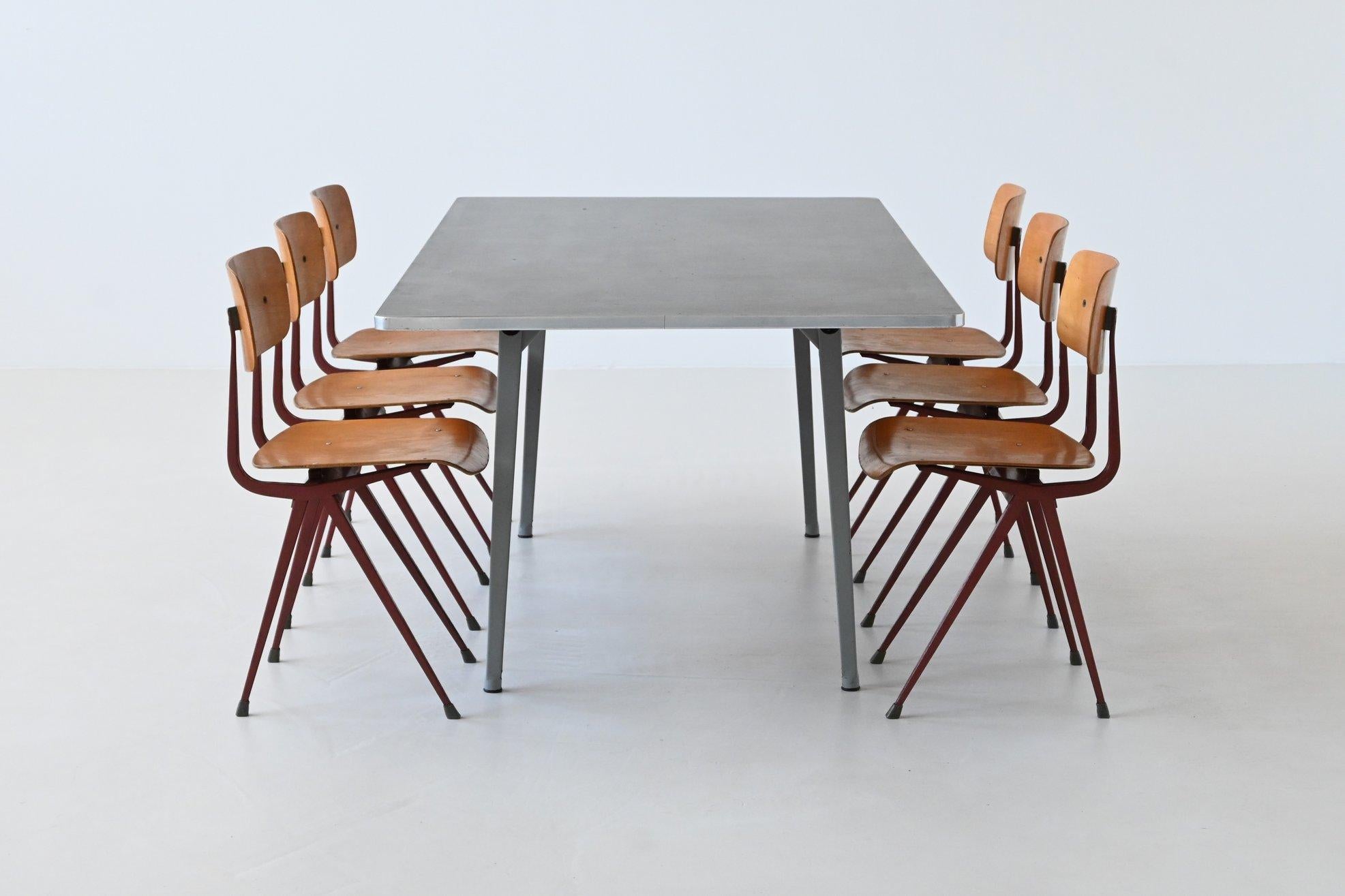 Very nice industrial “Reform” table designed by Friso Kramer for Ahrend de Cirkel, The Netherlands 1955. The Reform series contained a lot of variety of tables in different sizes and editions to the client’s needs. This table has a rectangular