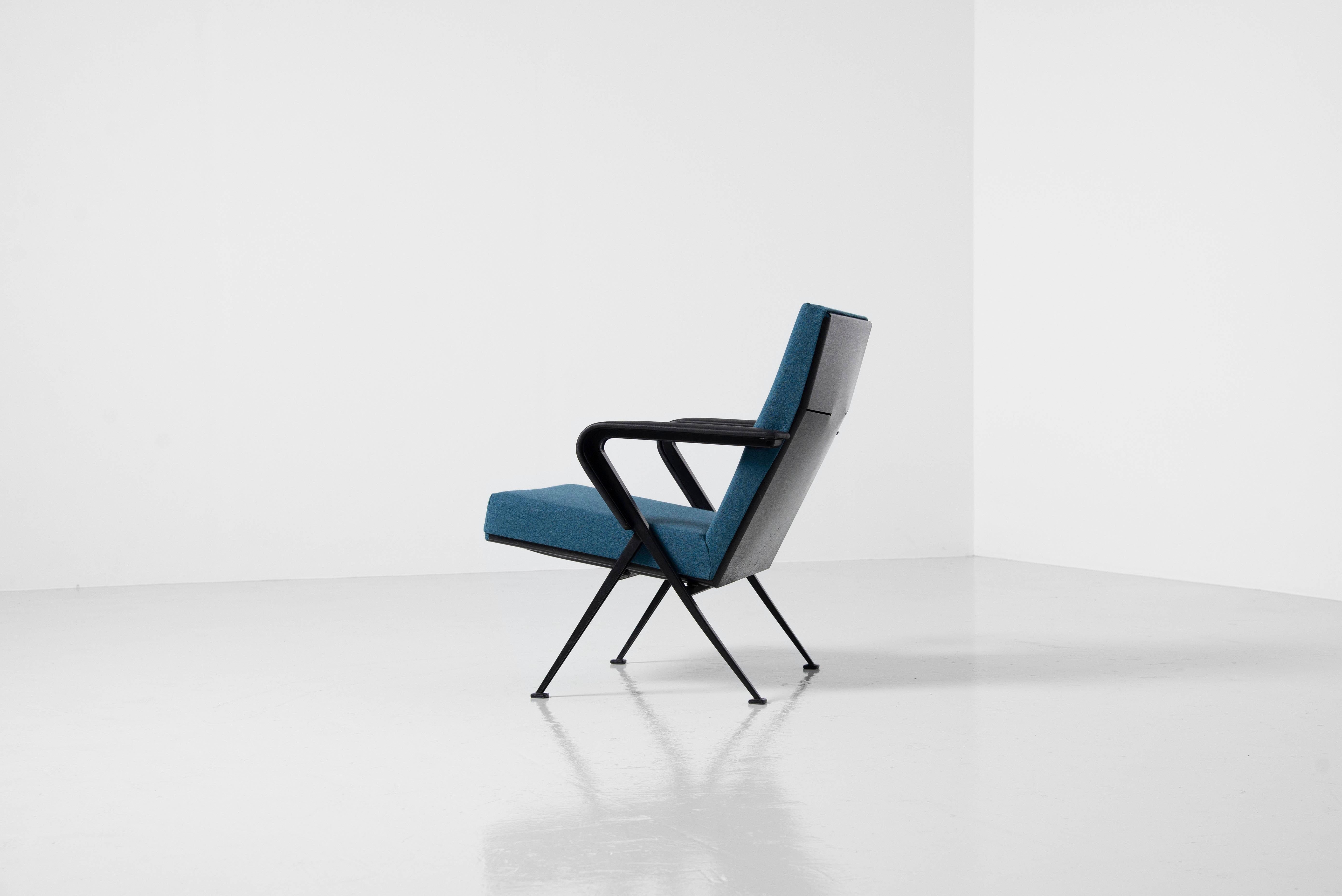 Dutch Friso Kramer Repose Chair Ahrend de Cirkel Holland 1959 For Sale