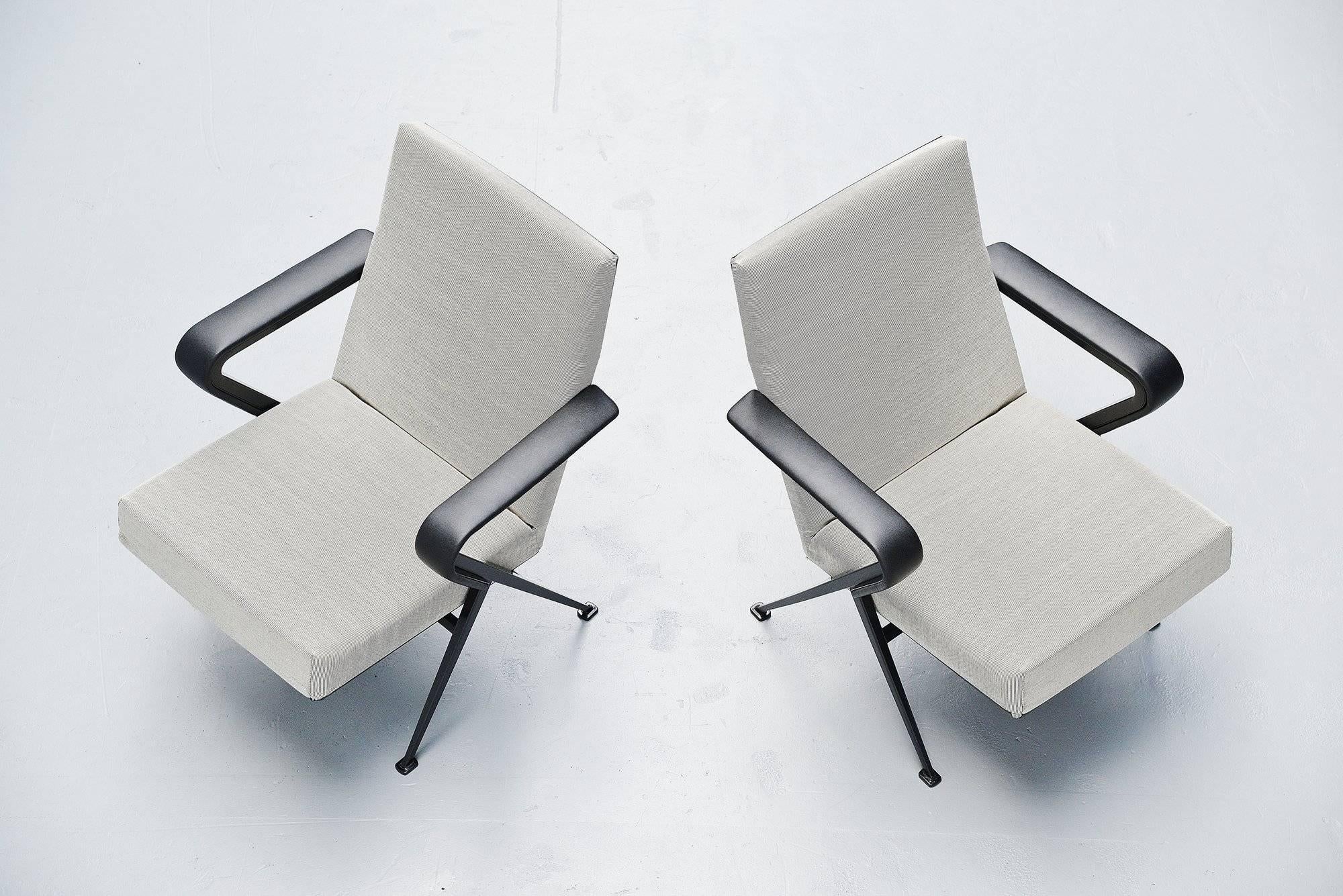 Mid-Century Modern Friso Kramer Repose chairs pair Ahrend de Cirkel, 1959