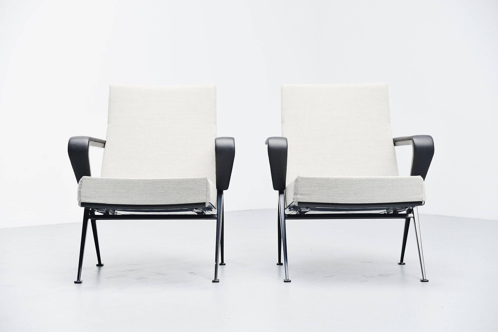 Dutch Friso Kramer Repose chairs pair Ahrend de Cirkel, 1959