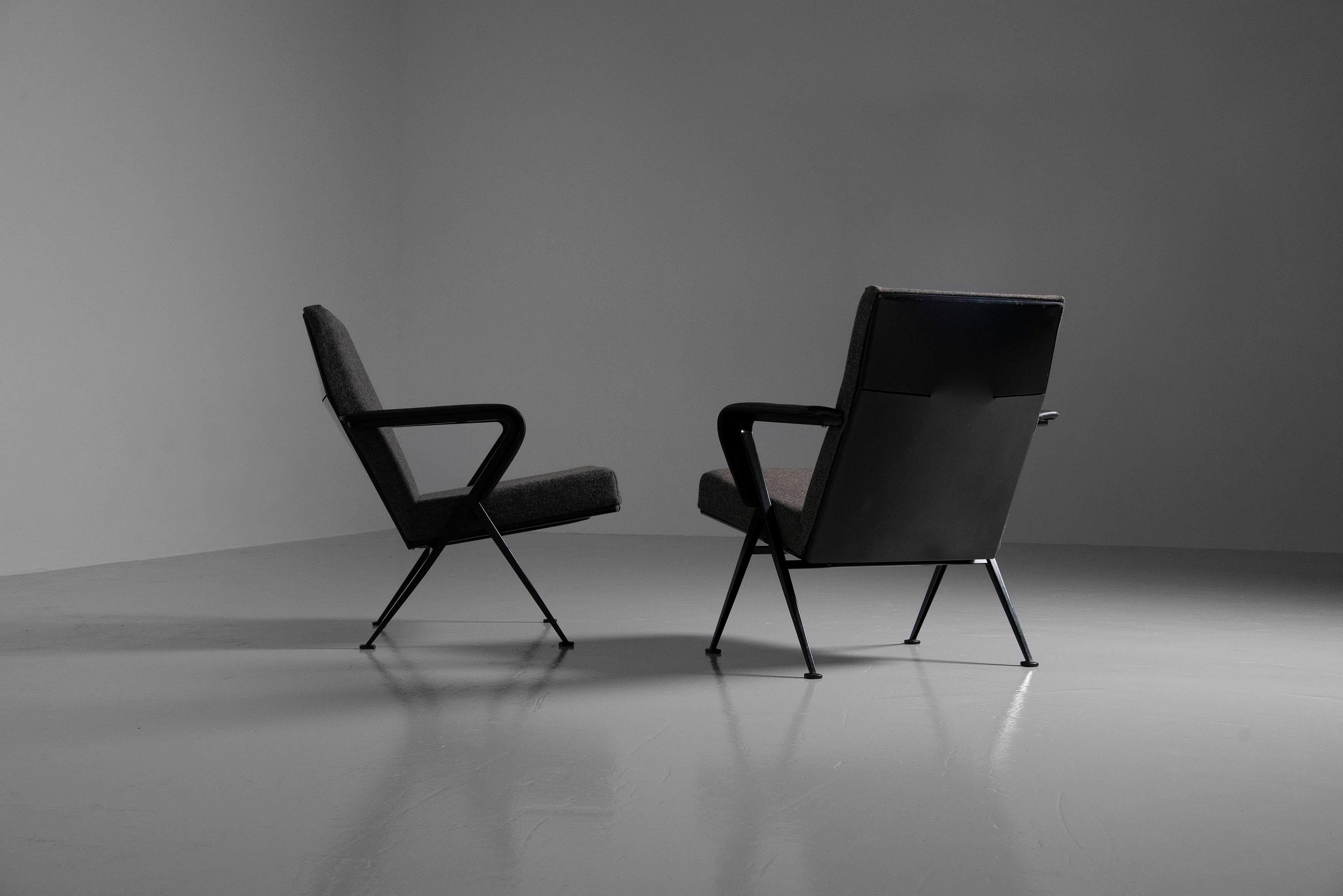 Metal Friso Kramer Repose Chairs Pair Ahrend de Cirkel, 1959
