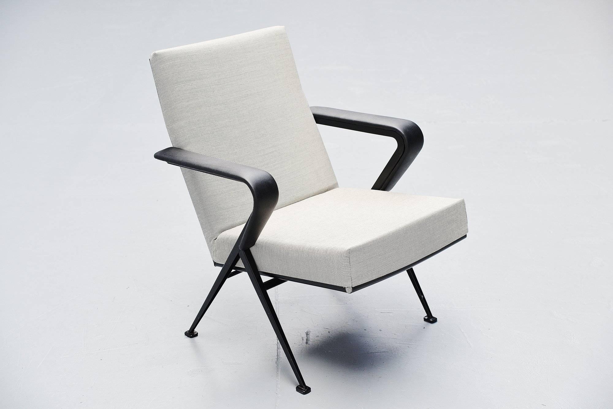 Metal Friso Kramer Repose chairs pair Ahrend de Cirkel, 1959