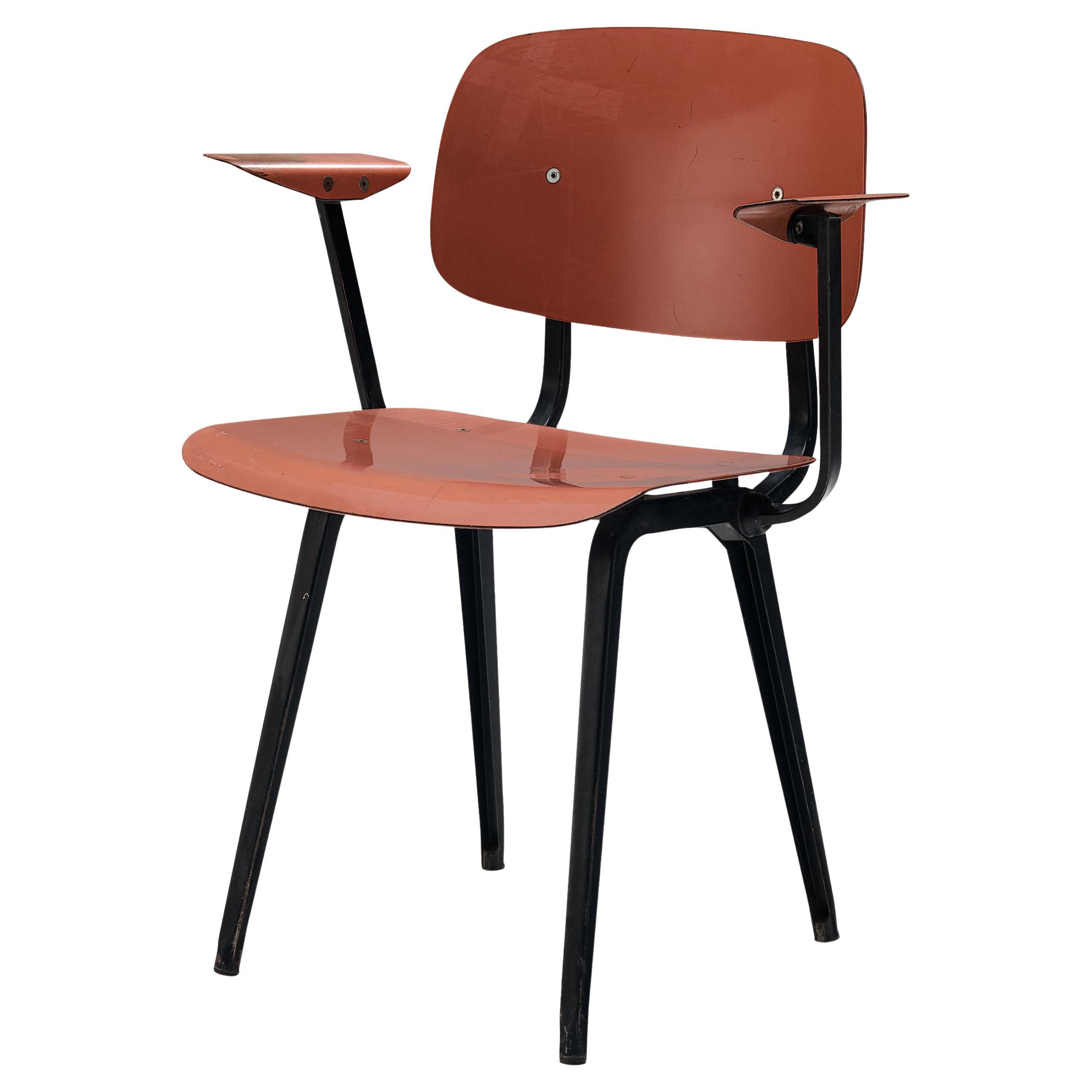 Friso Kramer 'Revolt' Stuhl aus mattrot lackiertem Ciranol und Metall