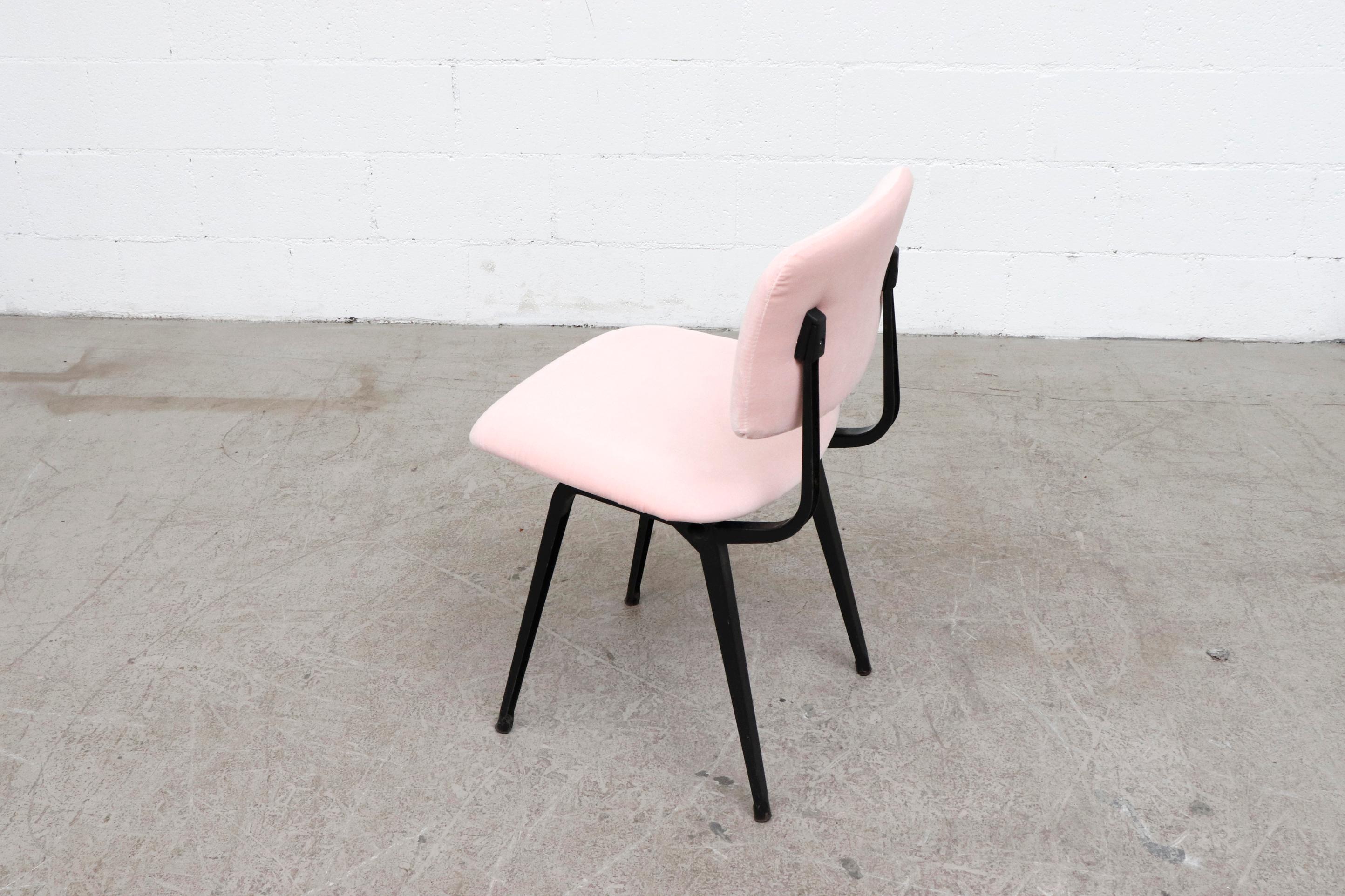 Friso Kramer 'Revolt' Chair in Pink Velvet 2