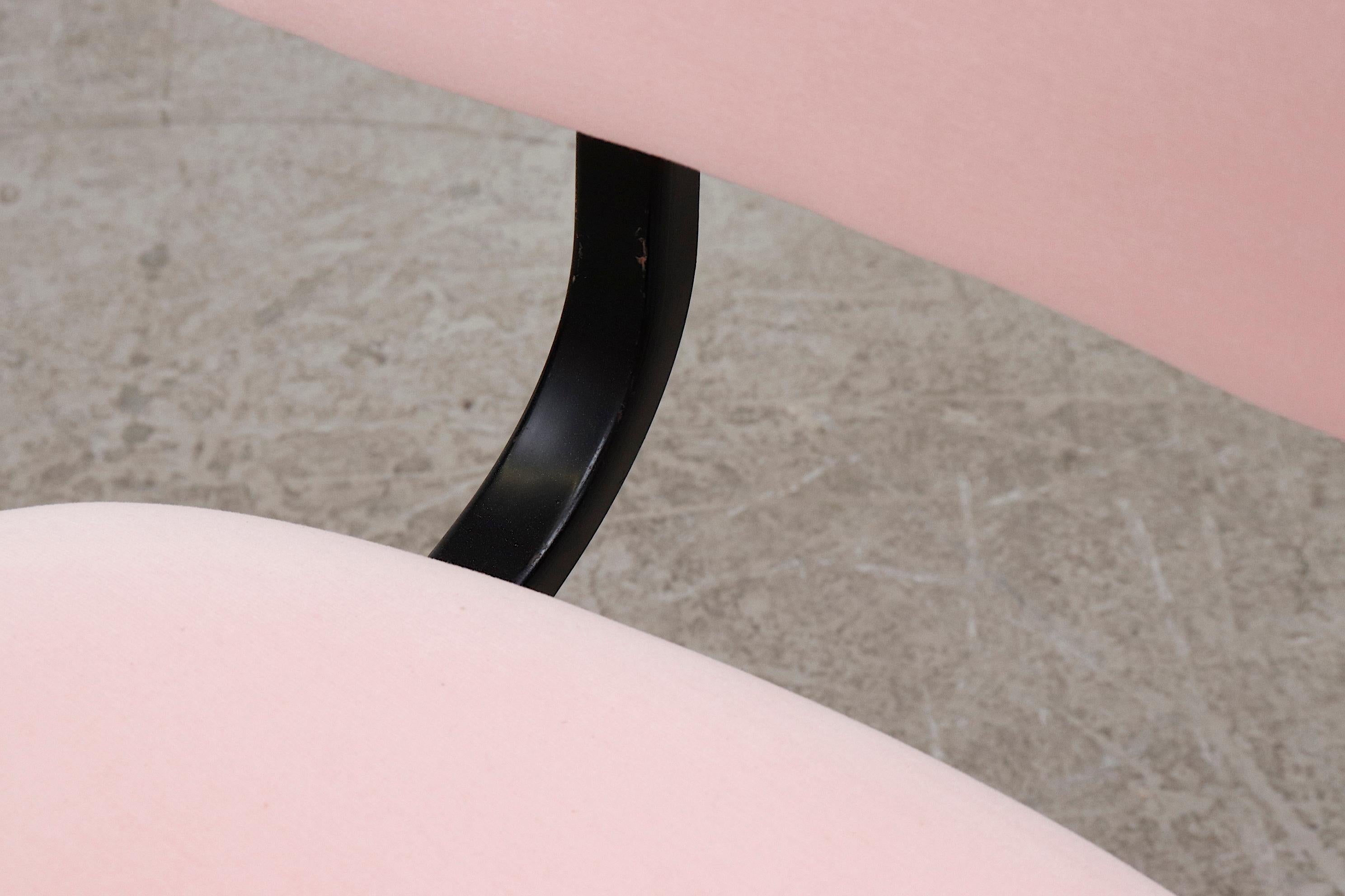 Friso Kramer 'Revolt' Chair in Pink Velvet 4