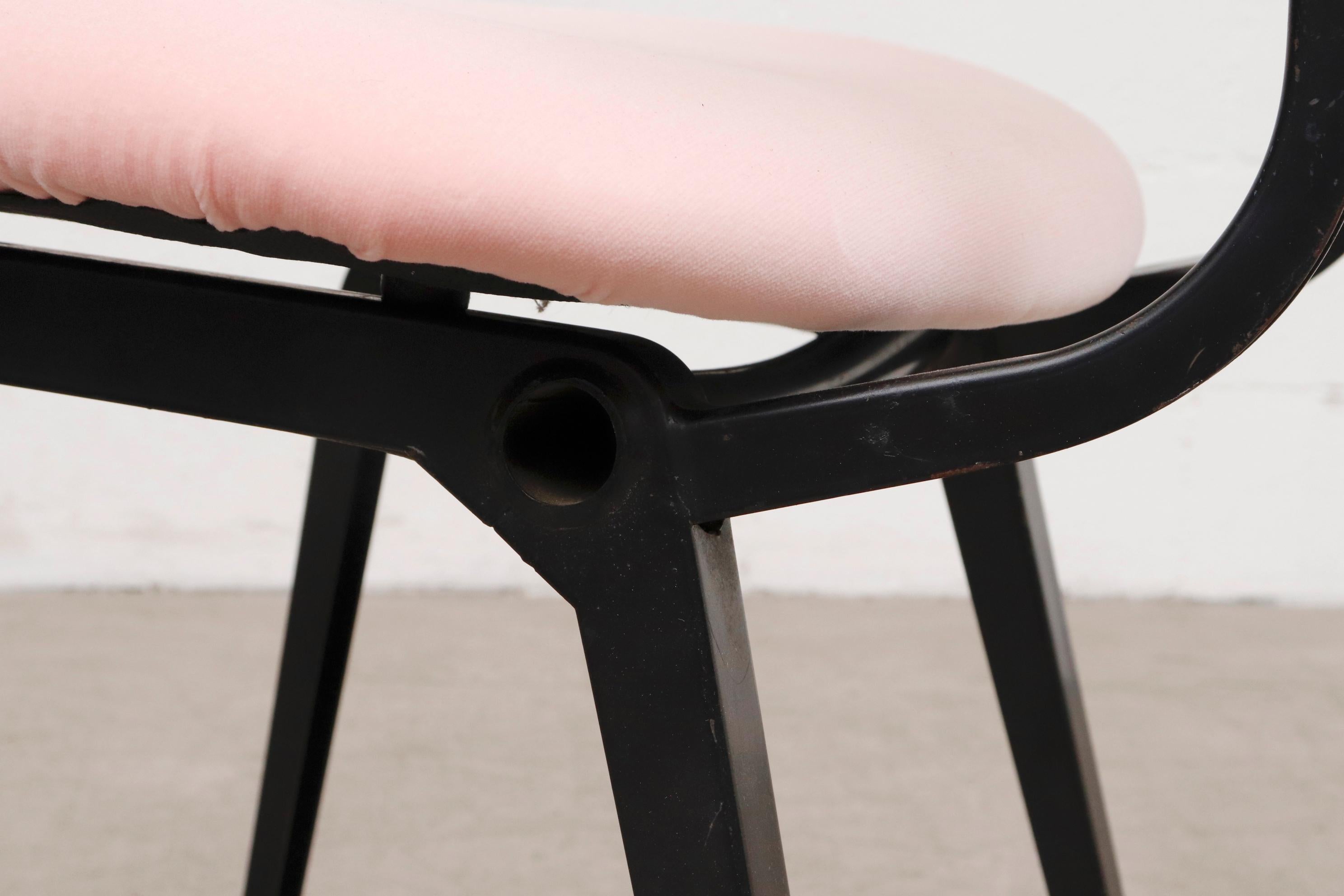 Friso Kramer 'Revolt' Chair in Pink Velvet 5