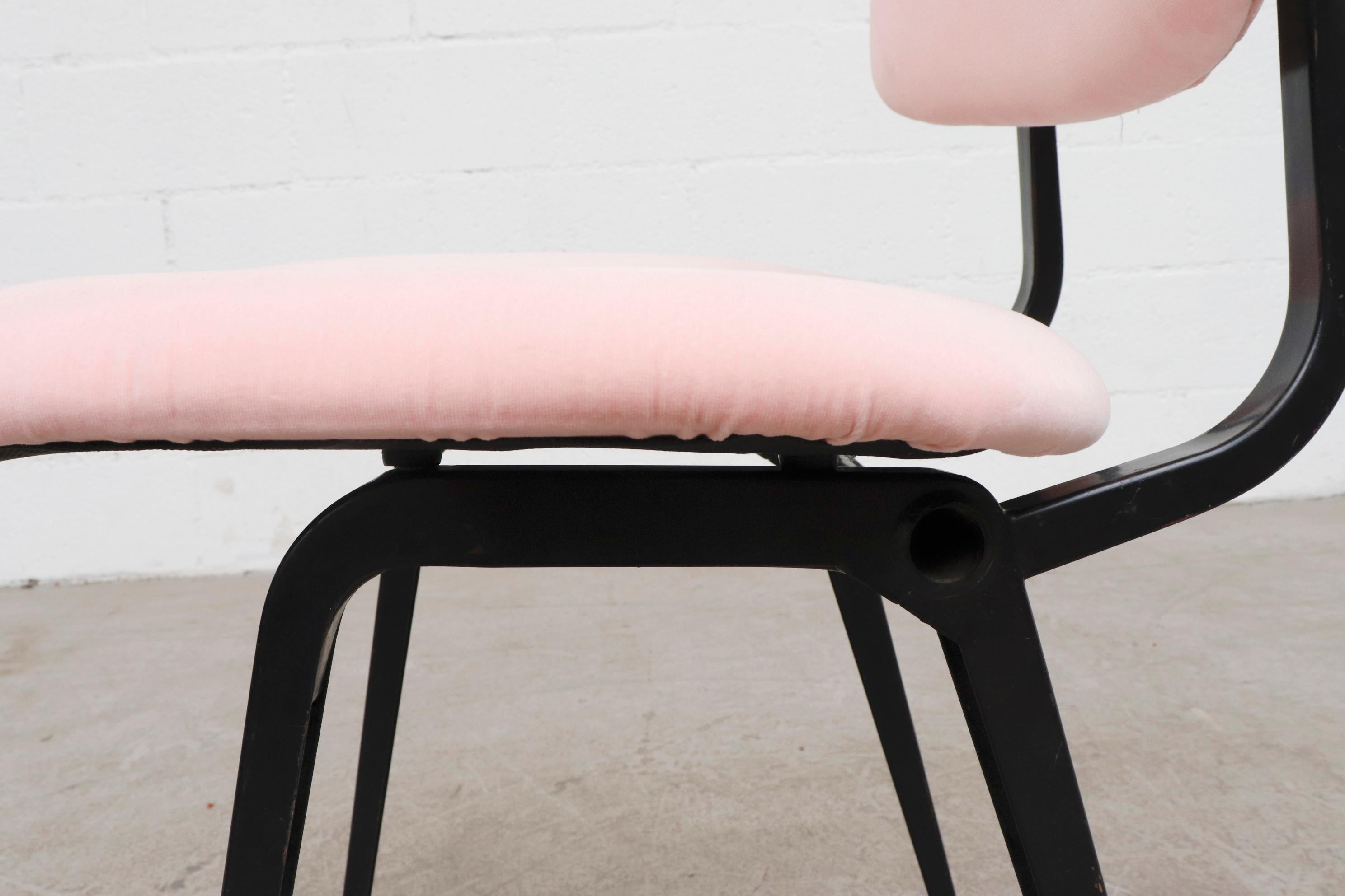Friso Kramer 'Revolt' Chair in Pink Velvet 6