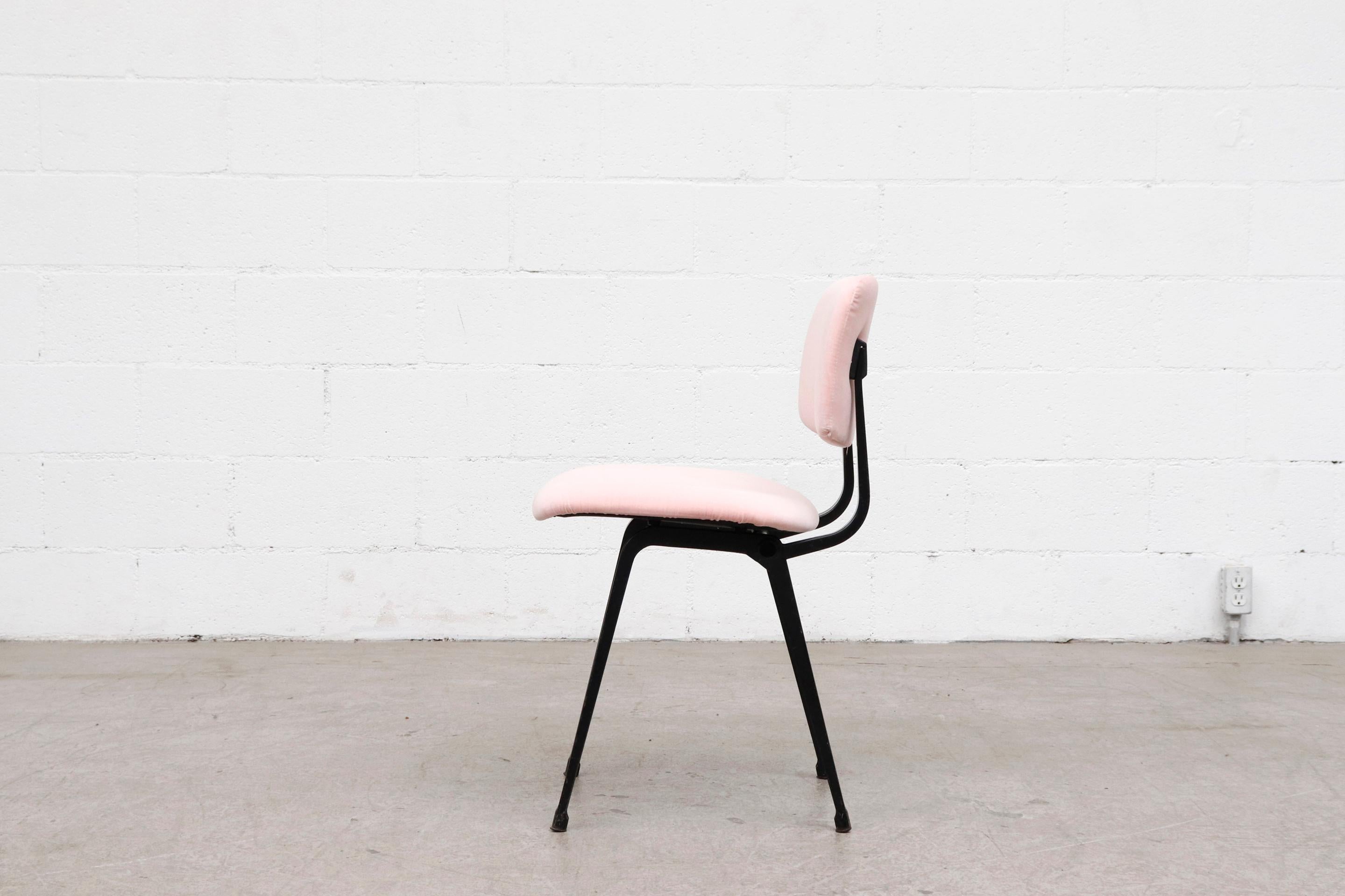 Friso Kramer 'Revolt' Chair in Pink Velvet In Good Condition In Los Angeles, CA