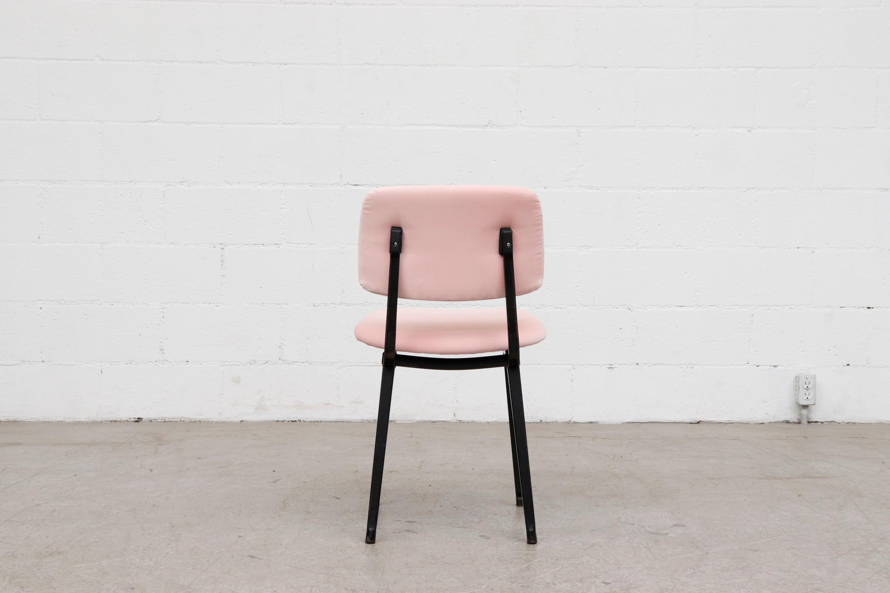 Metal Friso Kramer 'Revolt' Chair in Pink Velvet