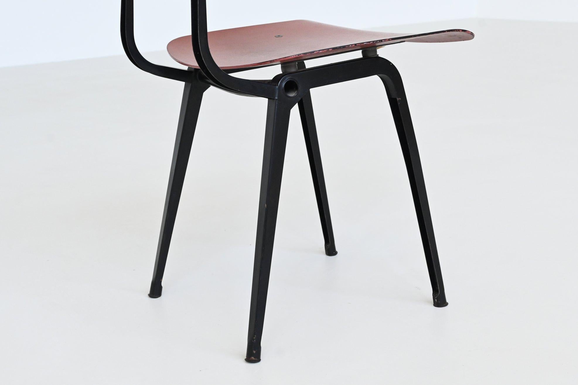 Friso Kramer Silla Revuelta rojo negro Ahrend de Cirkel Países Bajos 1953 4