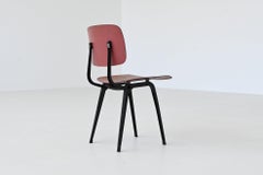 Friso Kramer Revolte Stuhl rot schwarz Ahrend de Cirkel The Netherlands 1953