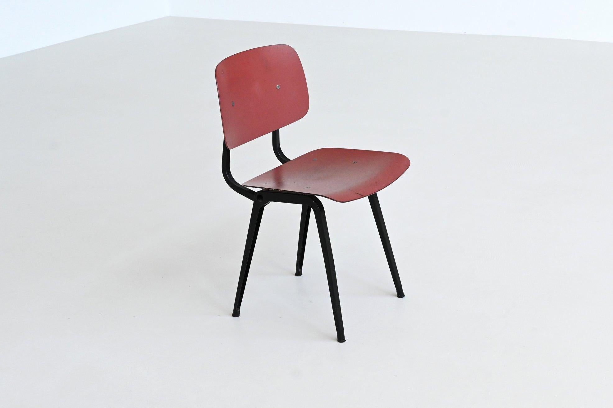 Friso Kramer Silla Revuelta rojo negro Ahrend de Cirkel Países Bajos 1953 Moderno de mediados de siglo
