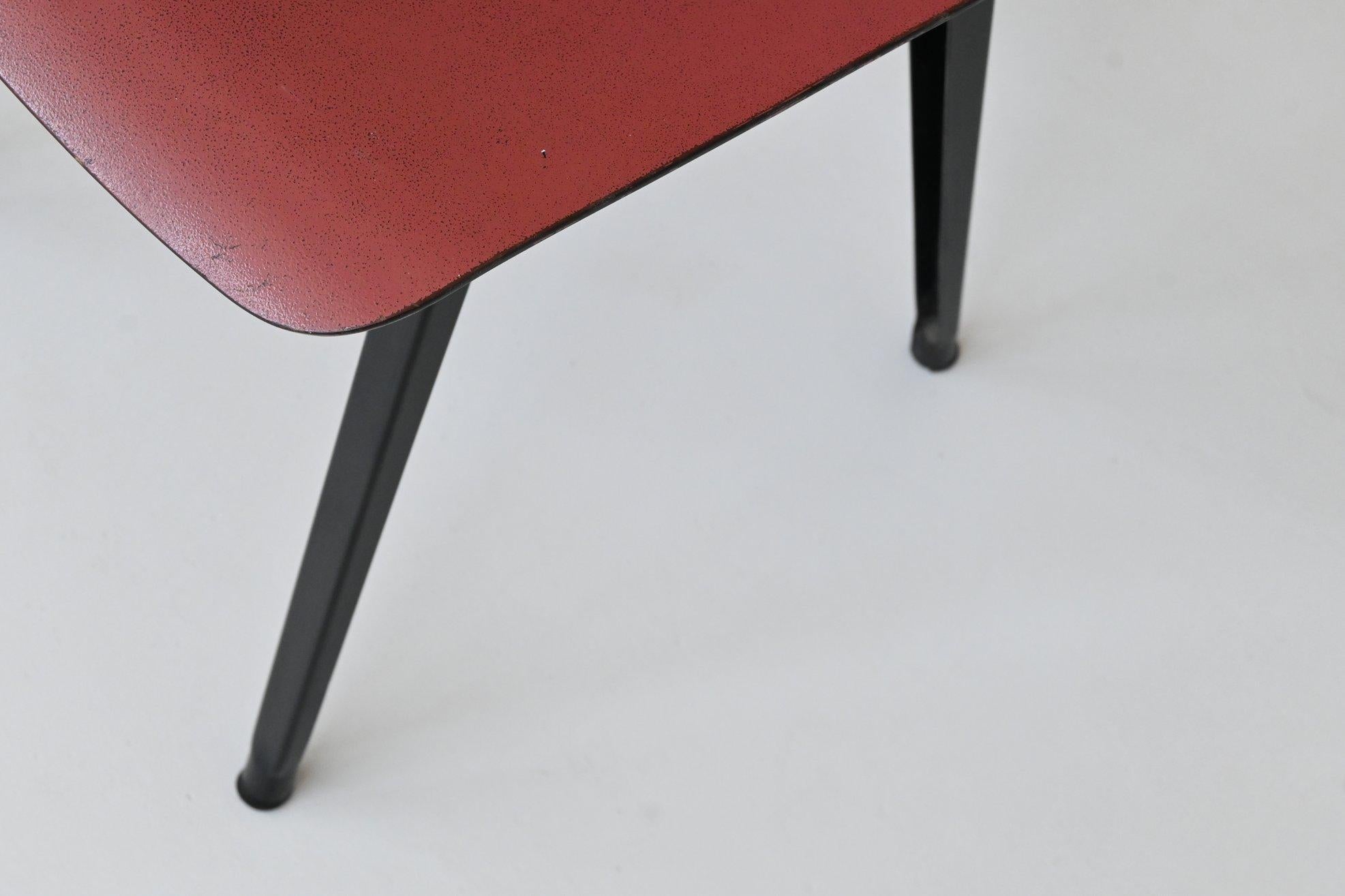 Friso Kramer Silla Revuelta rojo negro Ahrend de Cirkel Países Bajos 1953 1