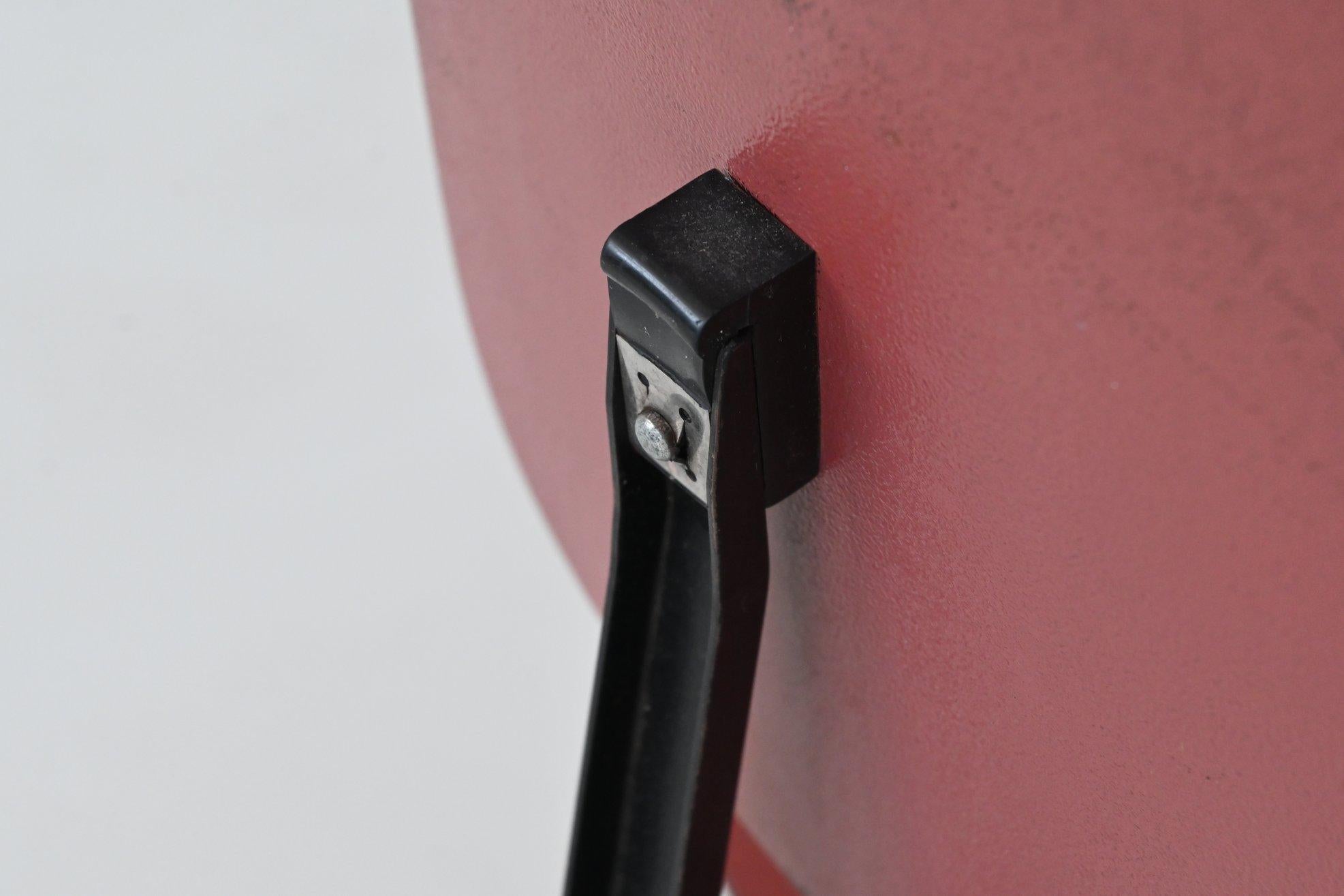 Friso Kramer Silla Revuelta rojo negro Ahrend de Cirkel Países Bajos 1953 2