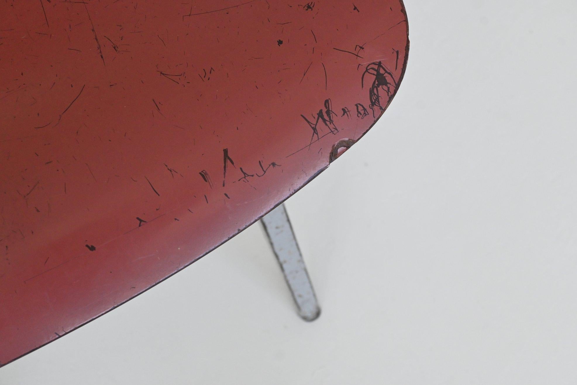 Friso Kramer Revolt chair red grey Ahrend de Cirkel The Netherlands 1953 5