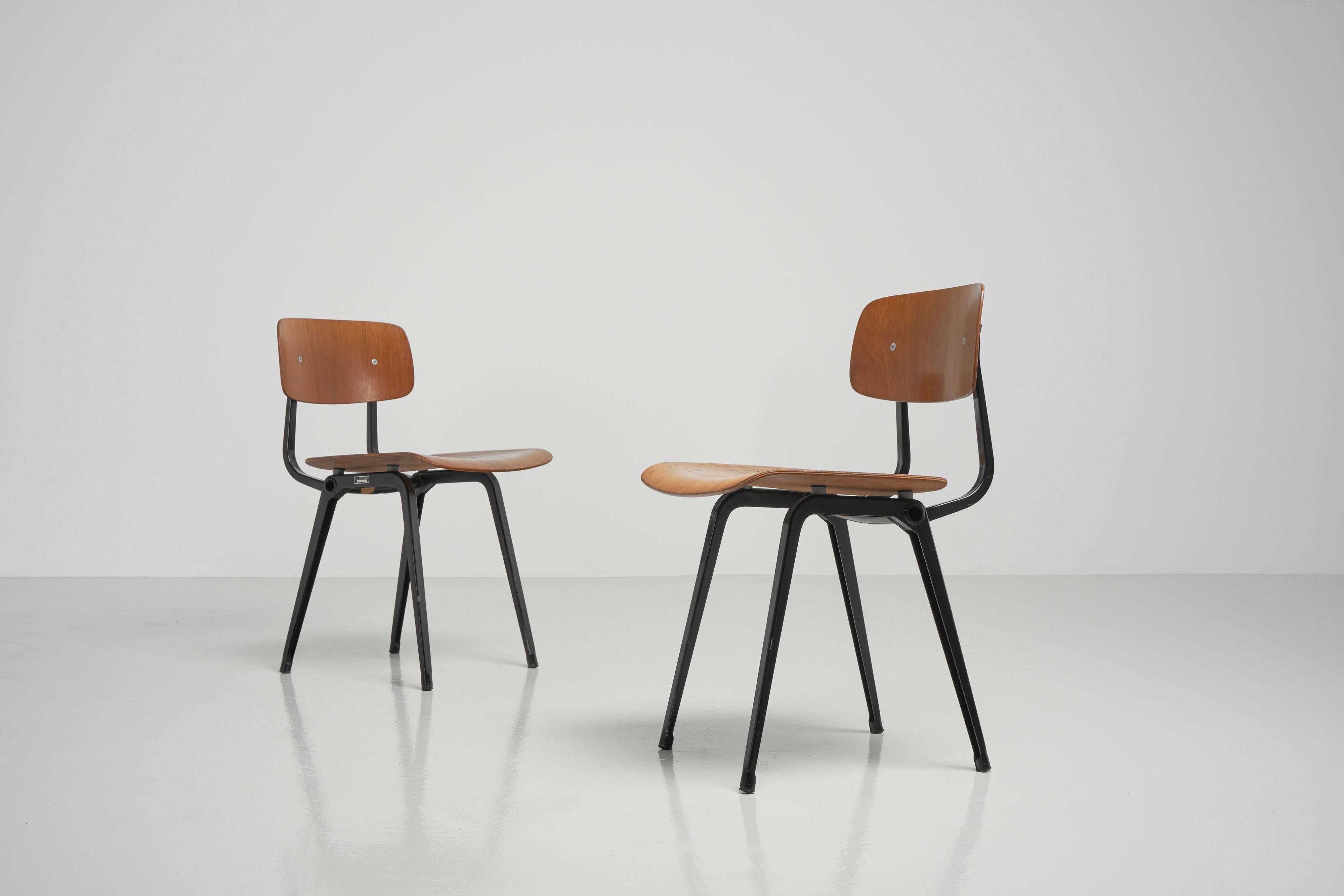 Friso Kramer Revolt chairs teak The Netherlands 1960 In Good Condition For Sale In Roosendaal, Noord Brabant