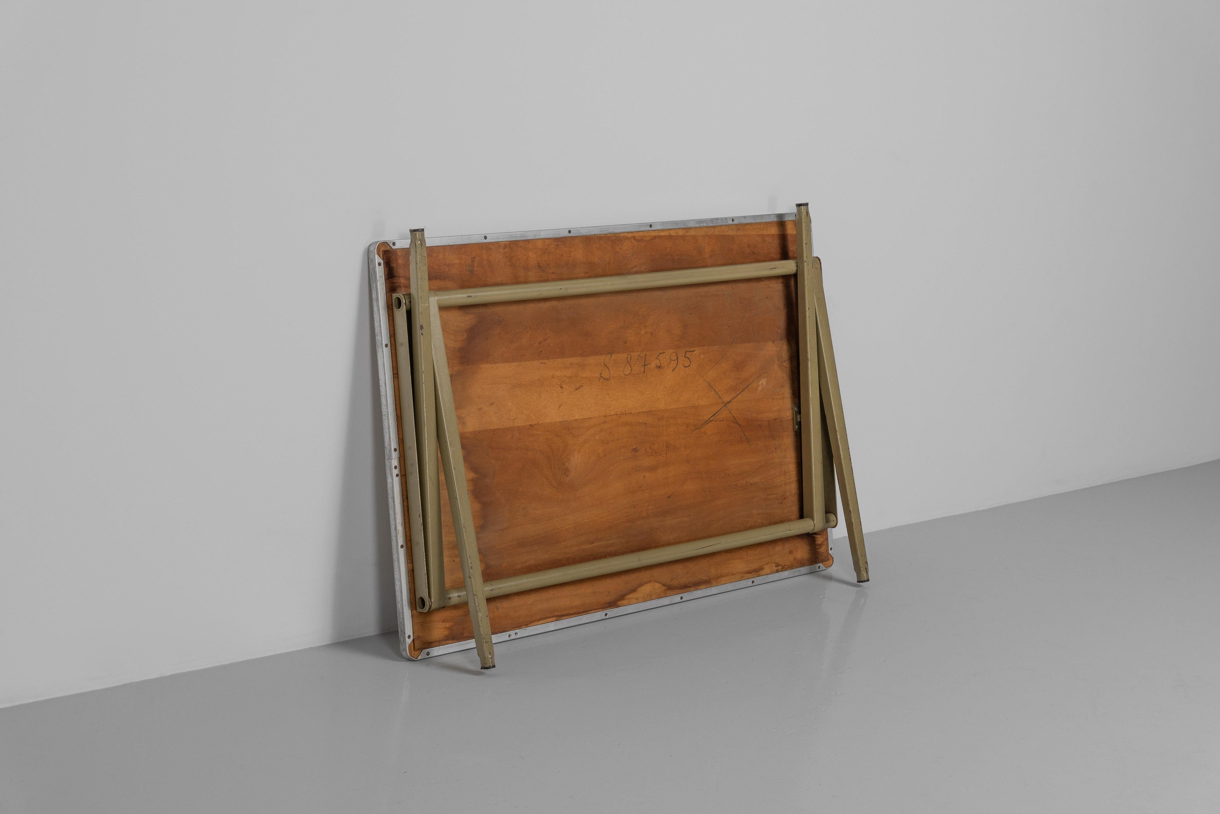Table pliante Friso Kramer Revolt Ahrend Pays-Bas 1955 en vente 3