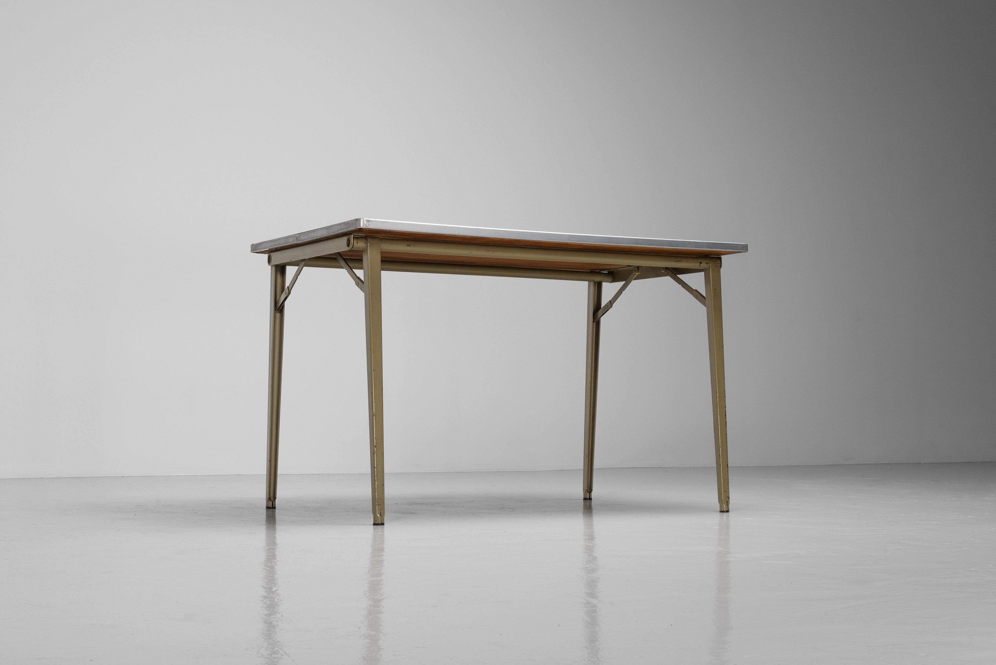 Table pliante Friso Kramer Revolt Ahrend Pays-Bas 1955 en vente 4