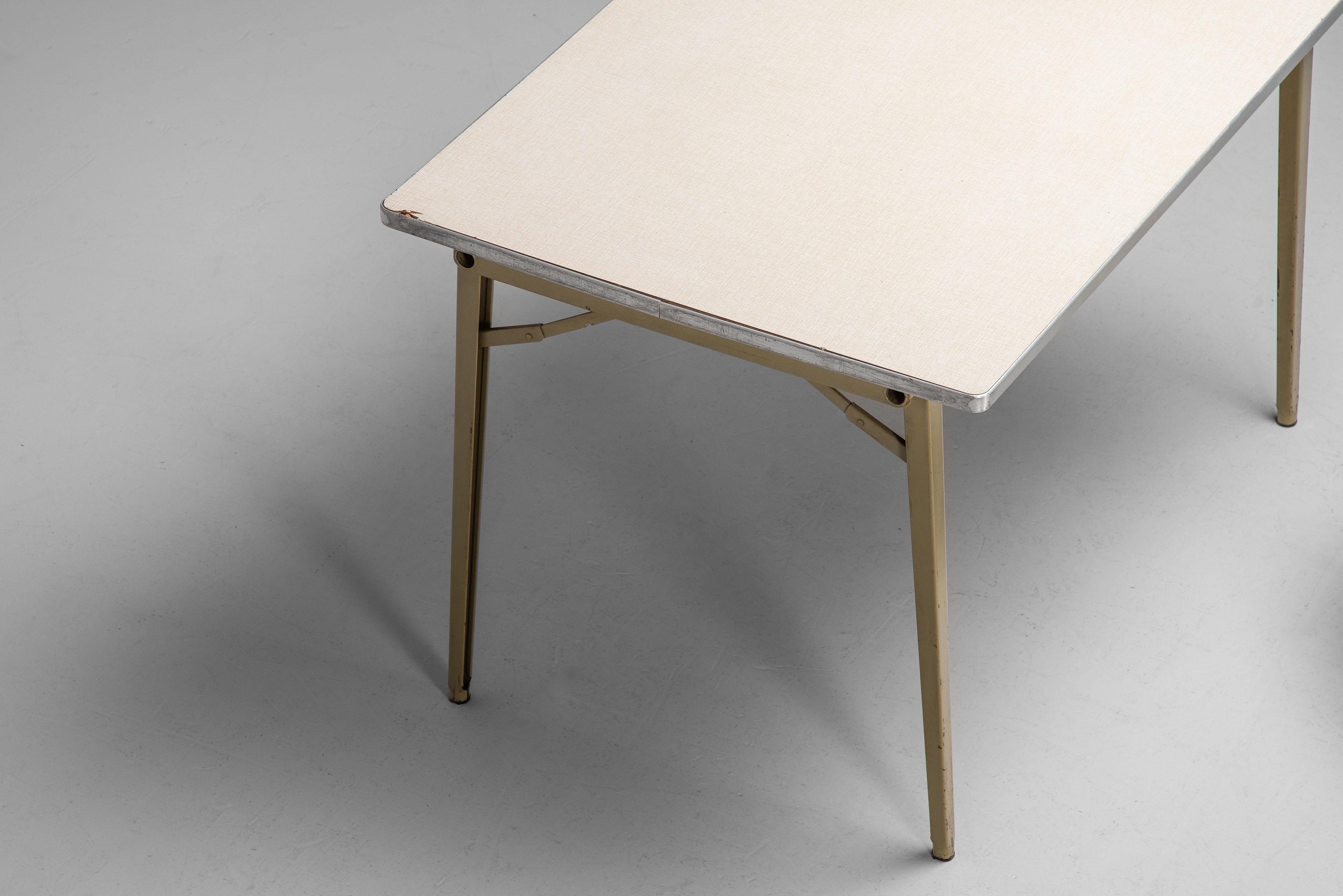 Néerlandais Table pliante Friso Kramer Revolt Ahrend Pays-Bas 1955 en vente
