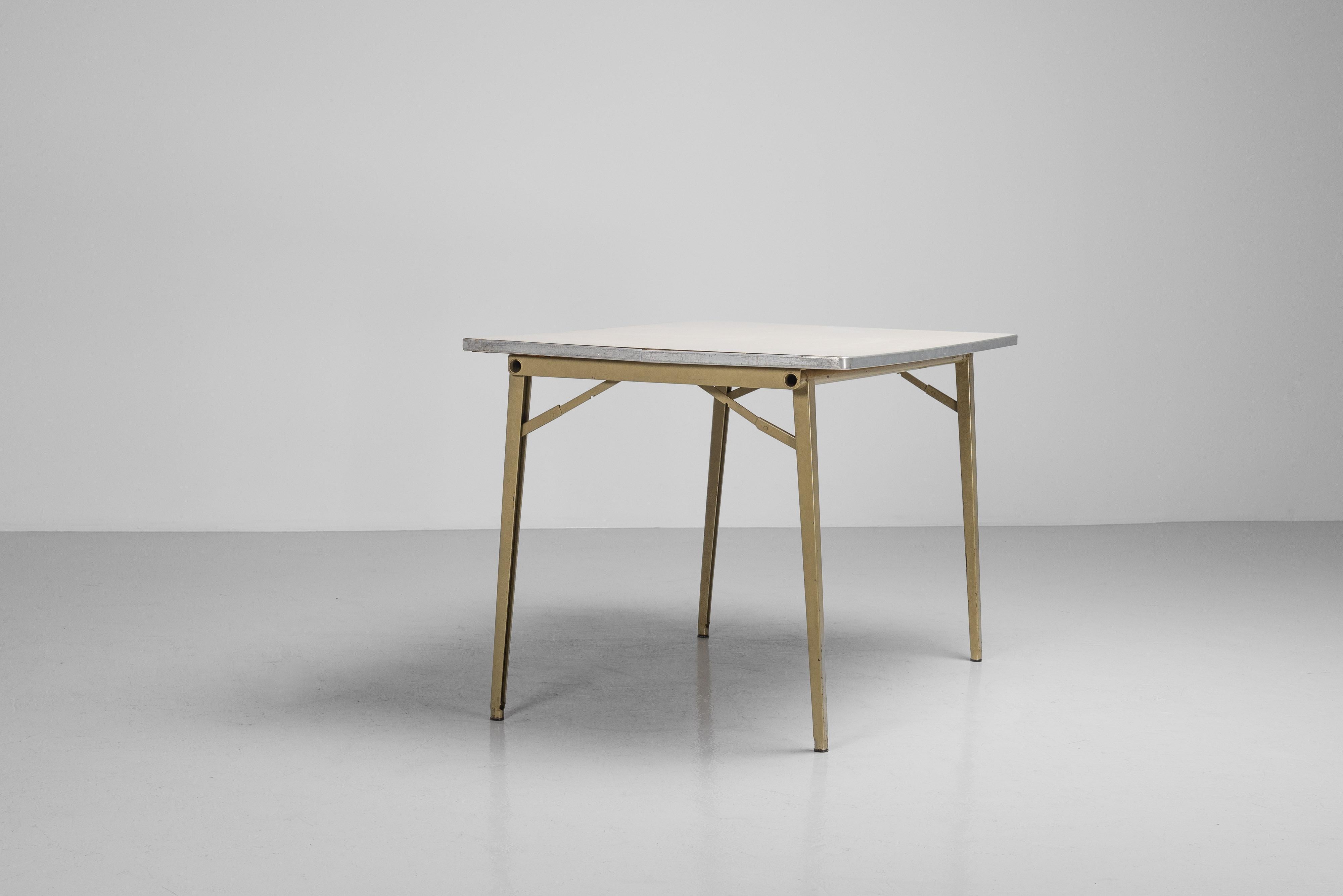 Métal Table pliante Friso Kramer Revolt Ahrend Pays-Bas 1955 en vente