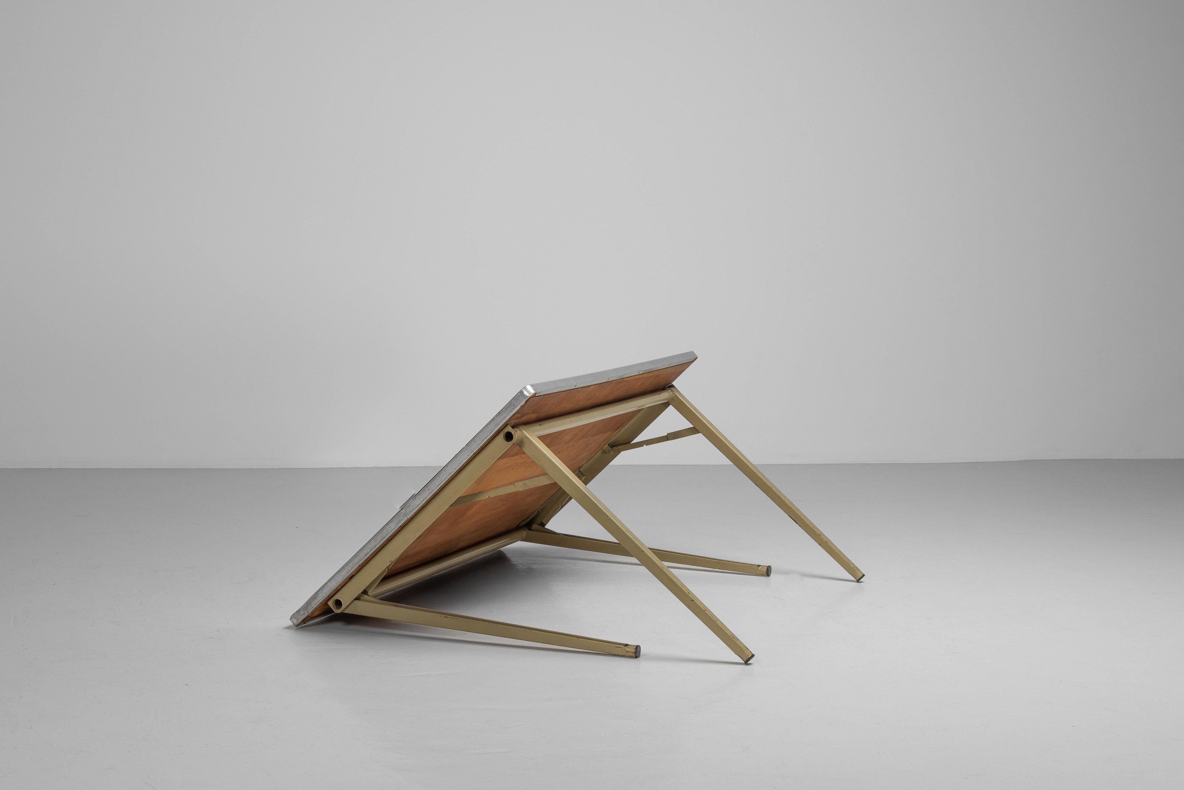 Table pliante Friso Kramer Revolt Ahrend Pays-Bas 1955 en vente 1