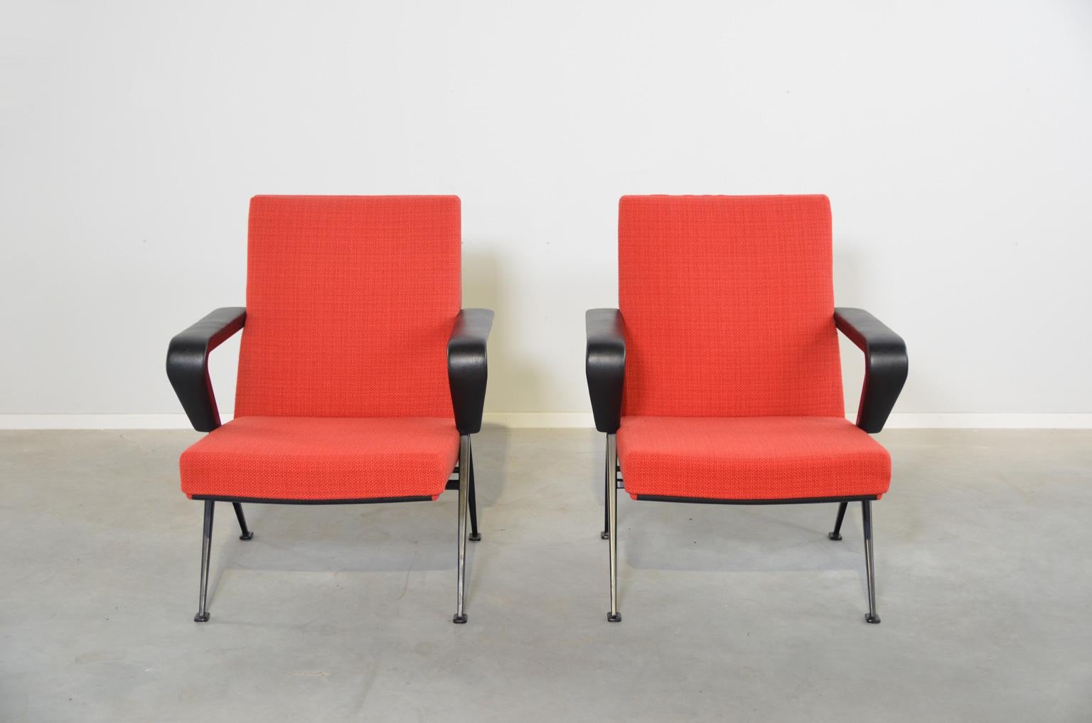 Mid-Century Modern Friso Kramer Repose Chairs for Ahrend de Cirkel, Netherlands