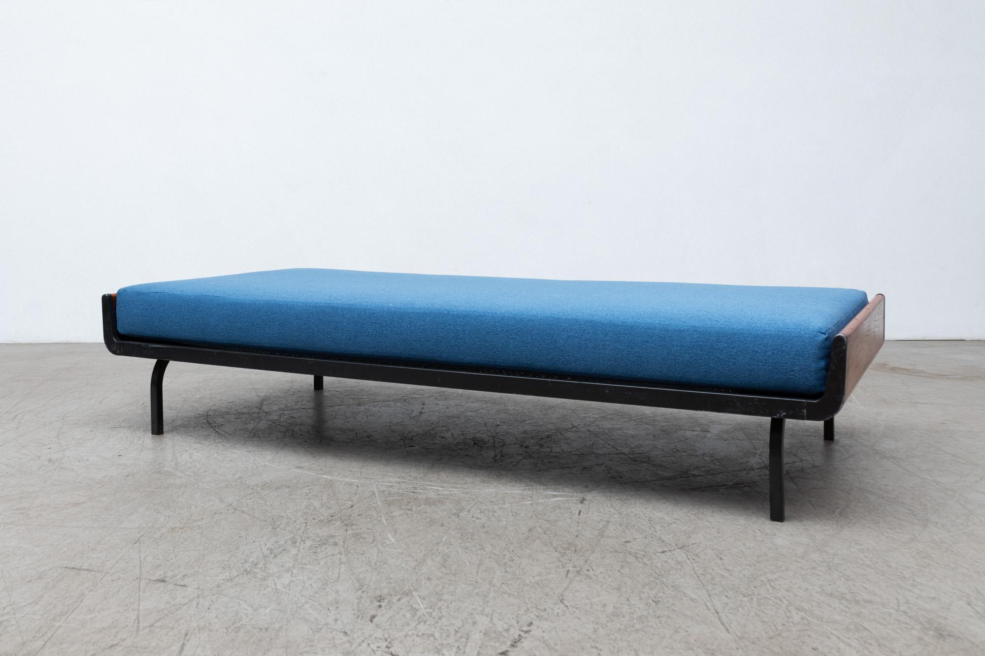 Mid-Century Modern Friso Kramer Style Auping Day Bed with Bright Blue Mattress