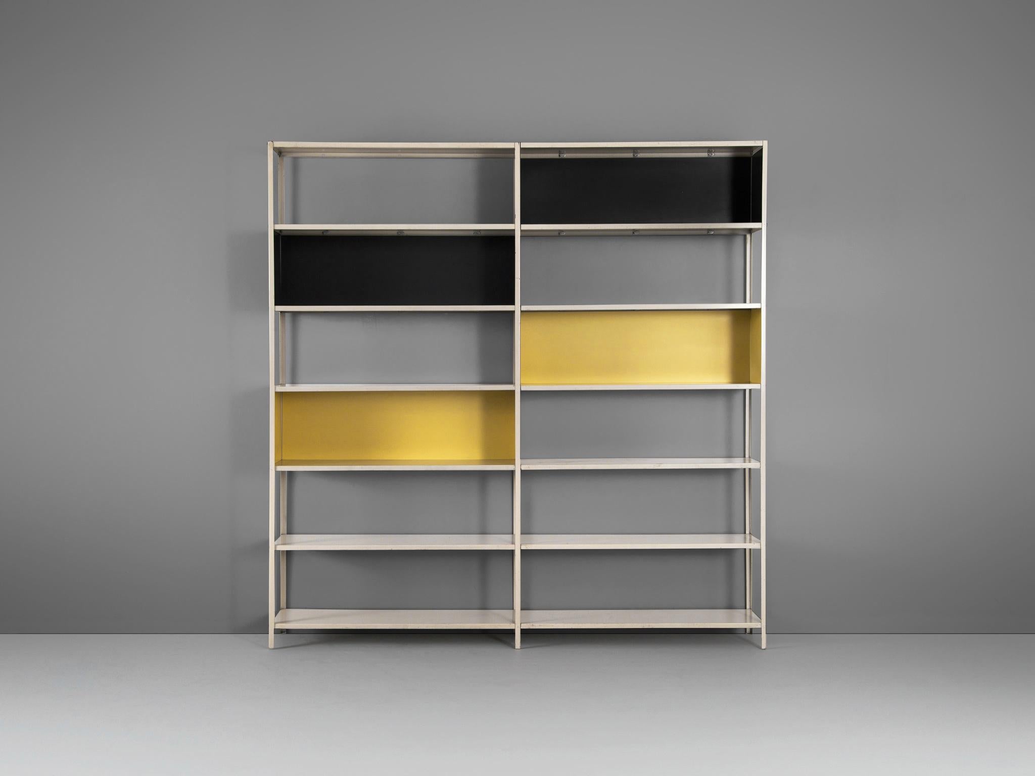 Friso Kramer for 'De Bijenkorf', tricolor shelf, metal, the Netherlands, design 1953

This open shelf has two columns that feature four open cabinets in black and yellow sides. The structure of the shelf is held in a beige color, overall a distinct