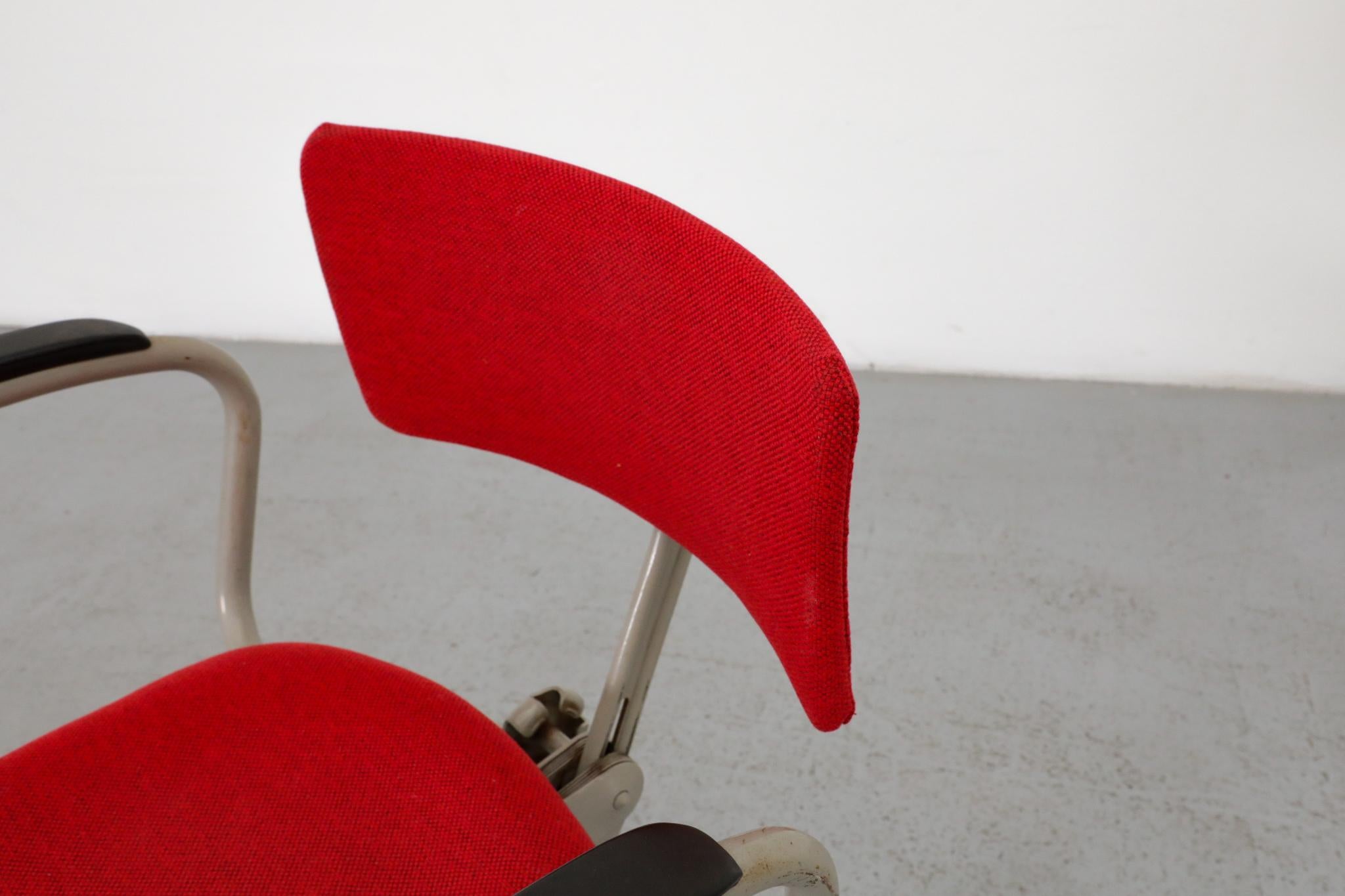Friso Kramer Gepolsterter Industrie-Handwerksstuhl in Rot, 1960er Jahre im Angebot 2