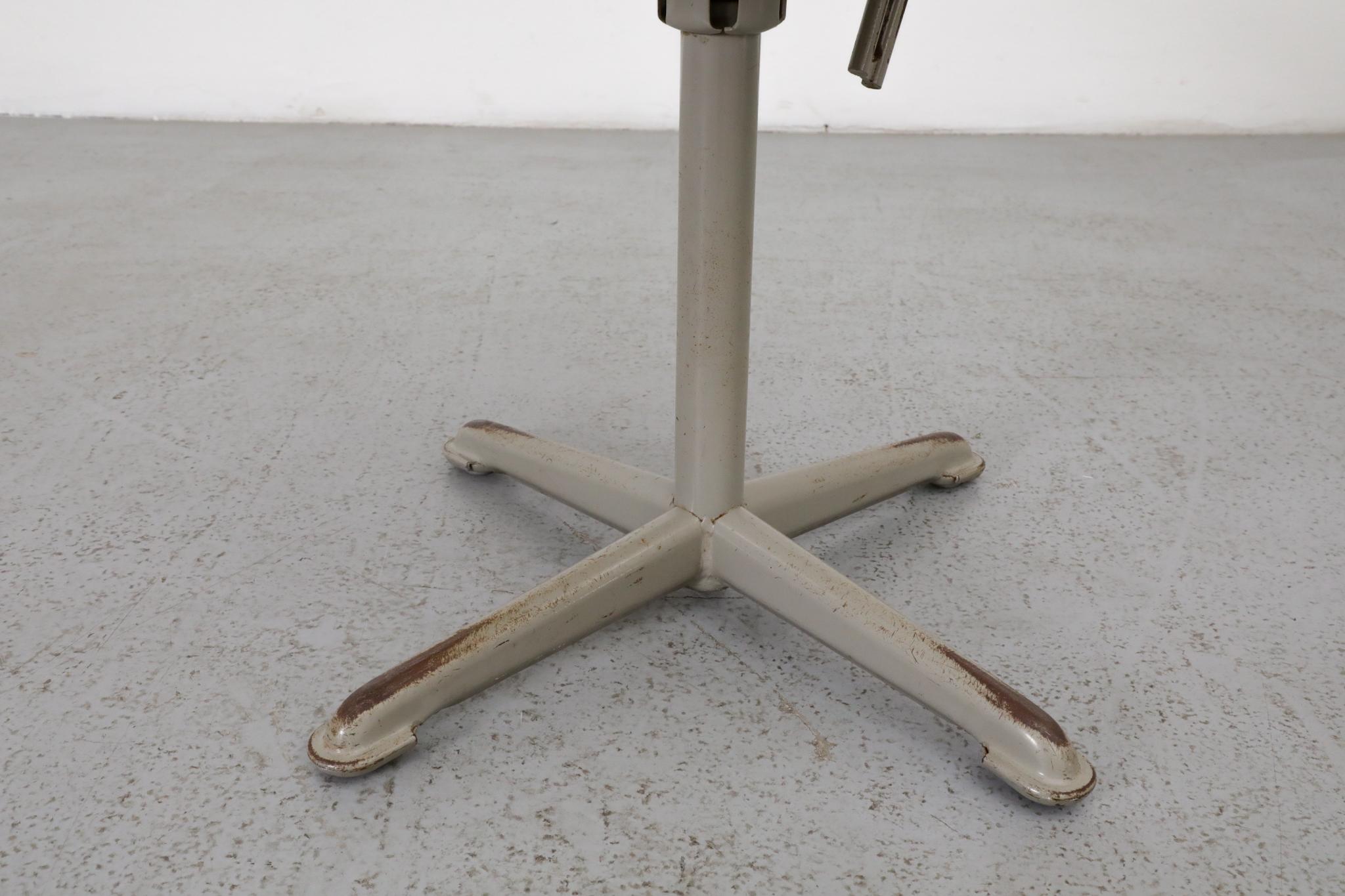 Friso Kramer Gepolsterter Industrie-Handwerksstuhl in Rot, 1960er Jahre im Angebot 12