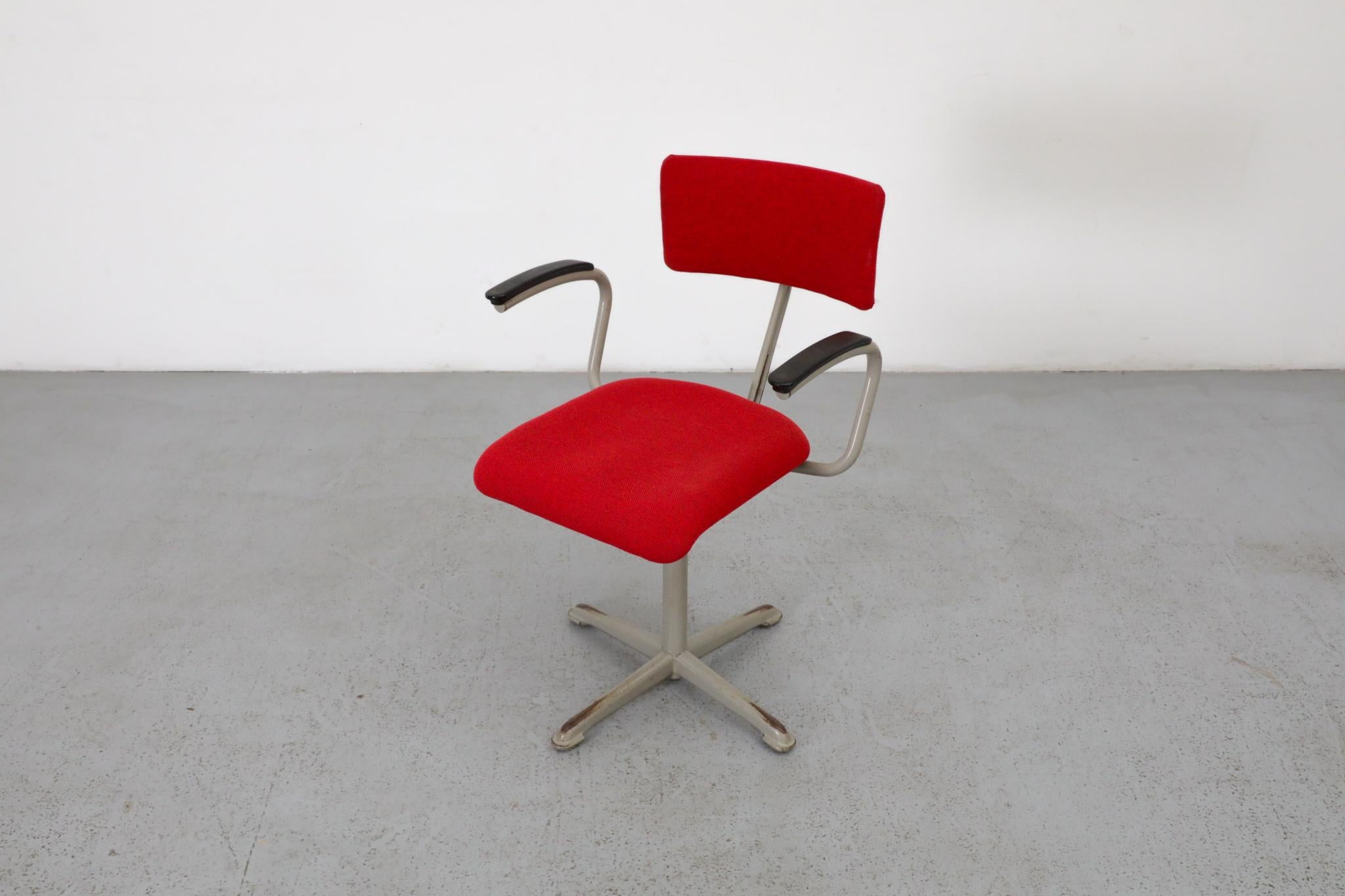 Friso Kramer Gepolsterter Industrie-Handwerksstuhl in Rot, 1960er Jahre (Metall) im Angebot