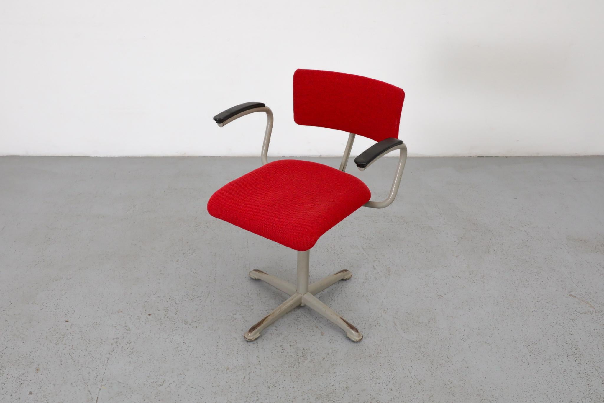 Friso Kramer Gepolsterter Industrie-Handwerksstuhl in Rot, 1960er Jahre im Angebot 1