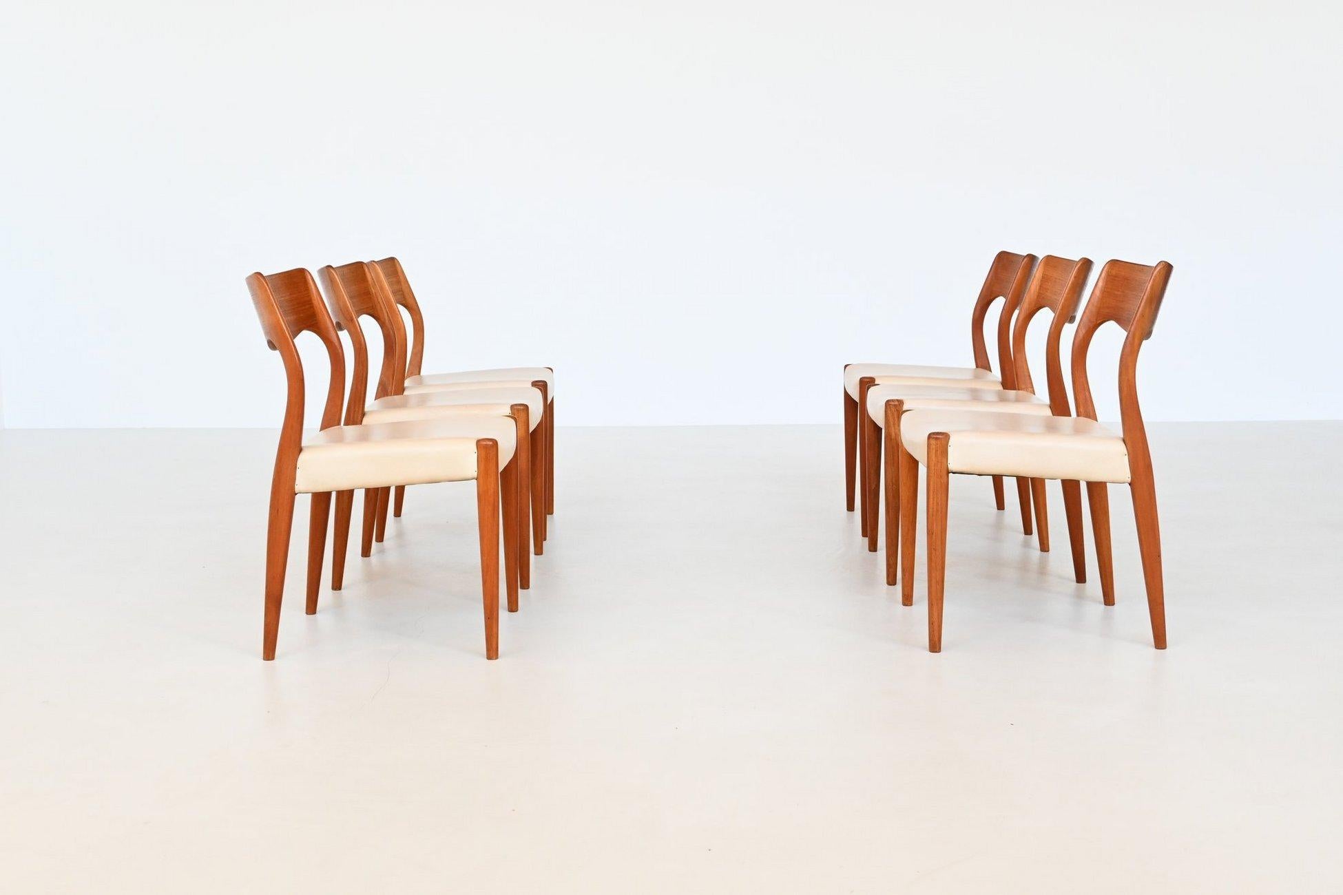 Fristho dining chairs #71 teak J.L. Moller Mobelfabrik The Netherlands 1960 For Sale 5