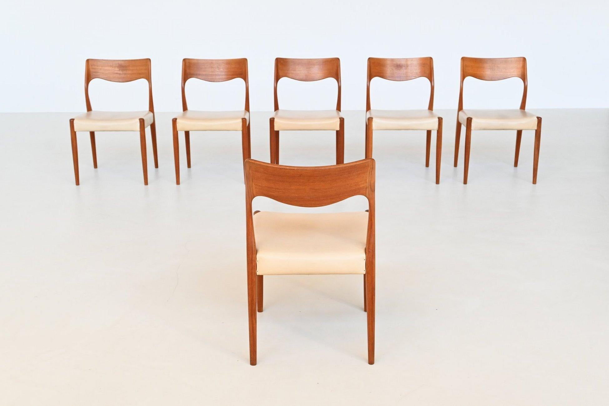 Dutch Fristho dining chairs #71 teak J.L. Moller Mobelfabrik The Netherlands 1960 For Sale