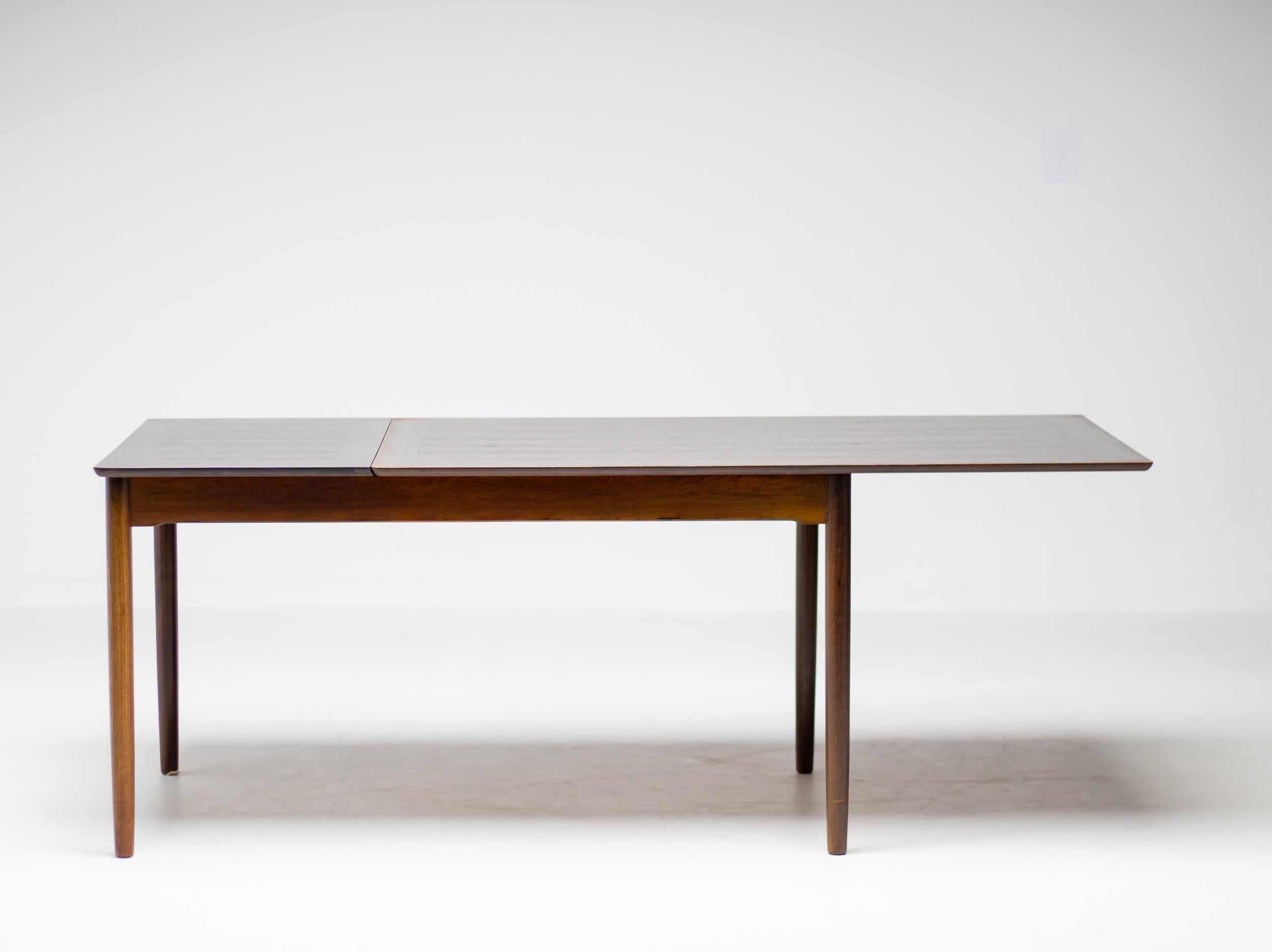 Beautiful, refined Mid Century Modern dining table executed in rosewood that extends easily.
The 4 legs also disassemble easily making this versatile, sturdy table very suitable for people who move around regularly.

Fristho, an esteemed Dutch