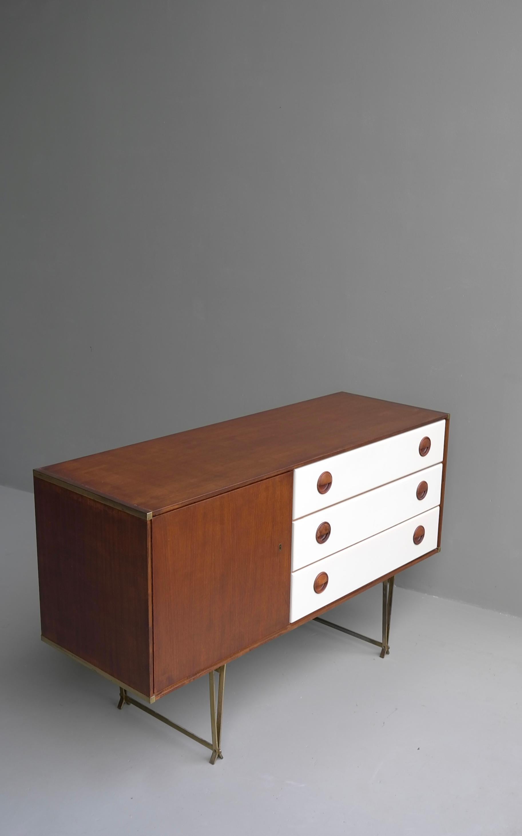 Rare Fristho sideboard by Wim Crouwel in teak and white, with fine brass Leggs, also the corners are made of solid brass. With three drawers and one storage compartment with key.