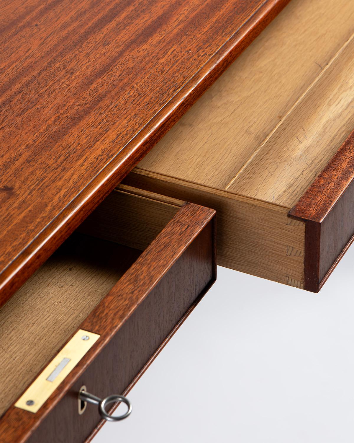Mogano Scrivania danese in mogano Frits Henningsen del 1940 in vendita