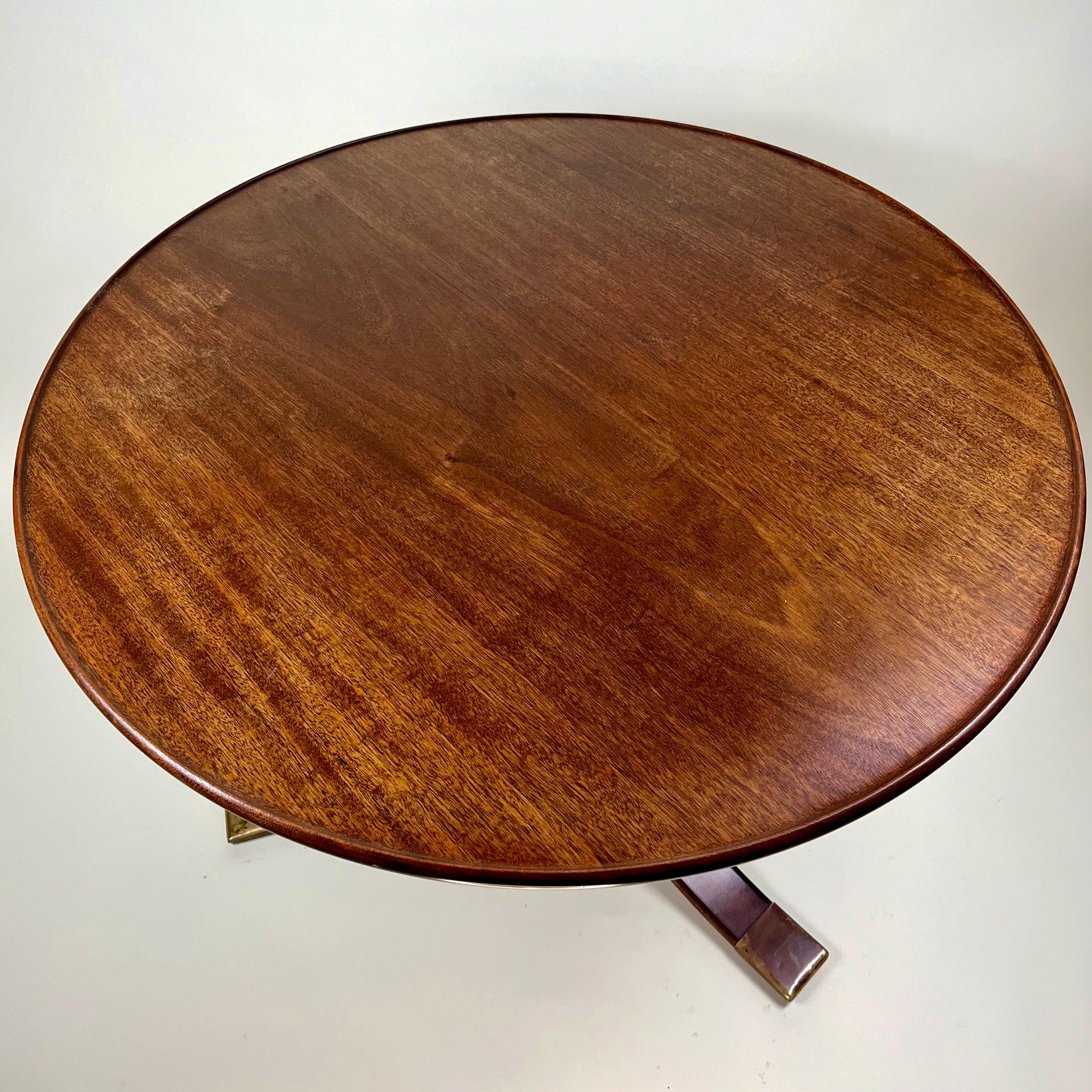 Art Deco Frits Henningsen. A Cuban mahogany circular pedestal  table. For Sale