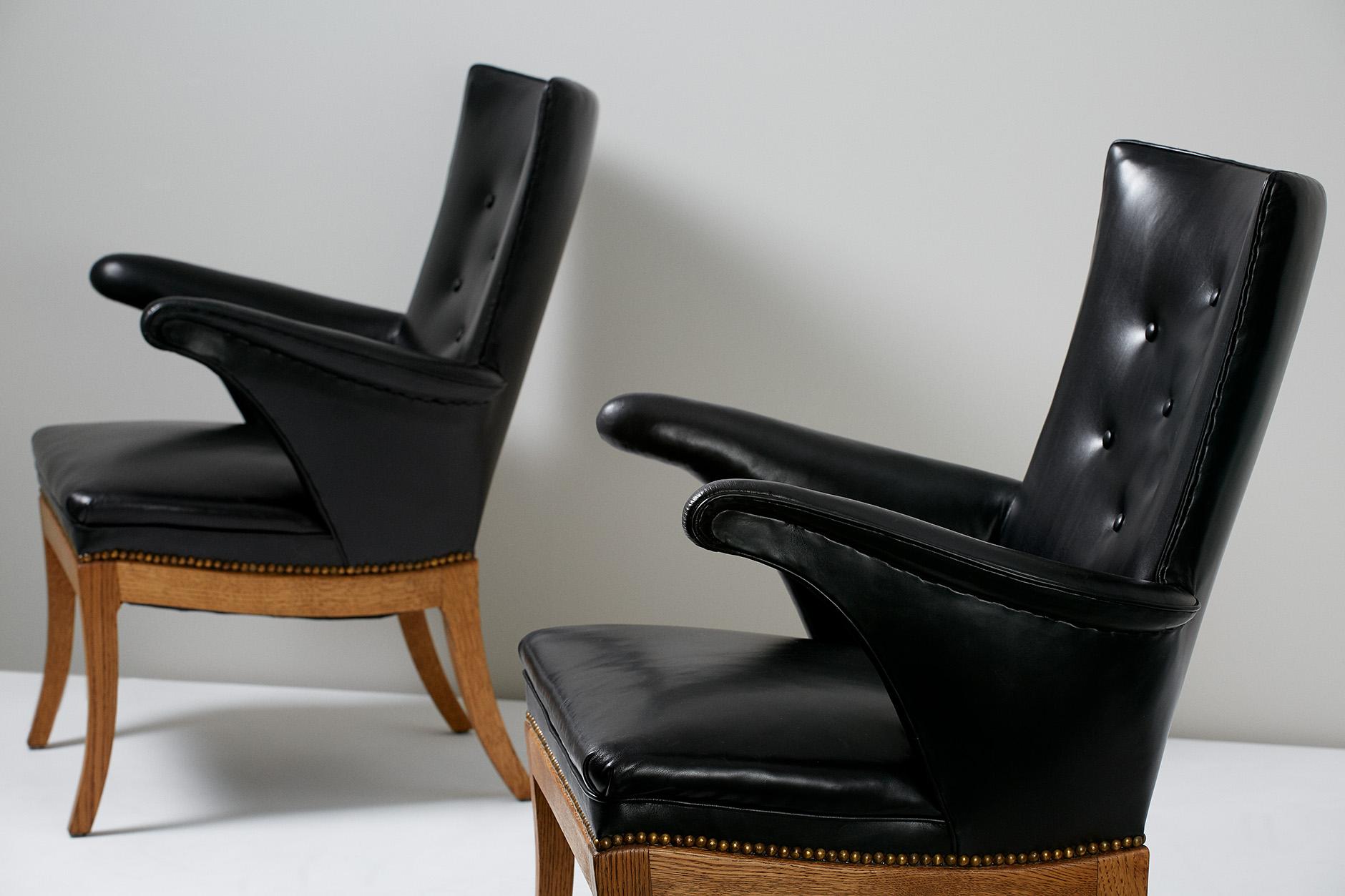 Scandinavian Modern Frits Henningsen Armchairs, Oak and Leather For Sale